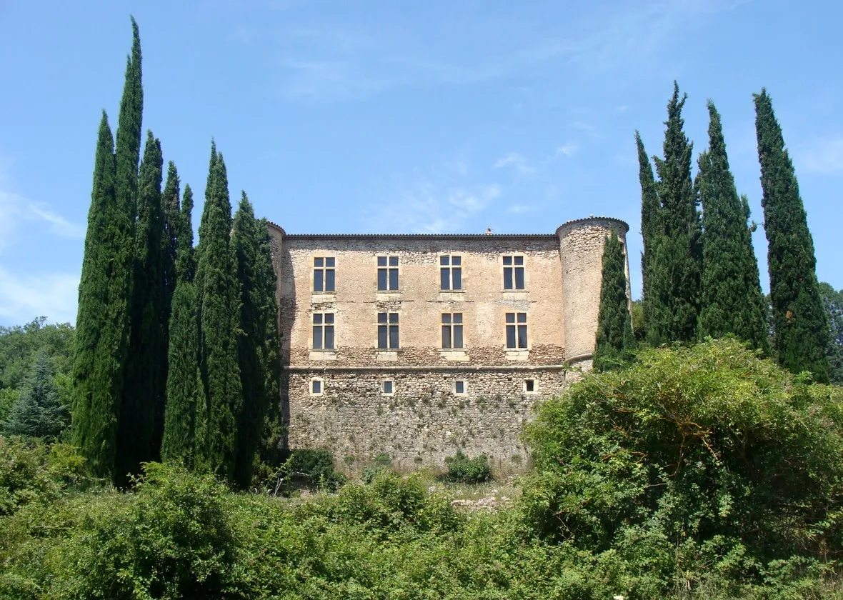 Photo showing: This building is inscrit au titre des monuments historiques de la France. It is indexed in the base Mérimée, a database of architectural heritage maintained by the French Ministry of Culture, under the reference PA00081778 .