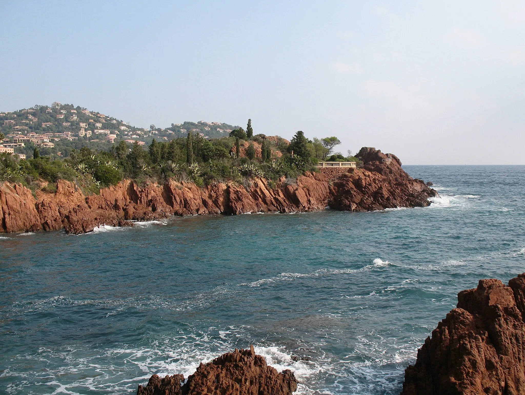 Photo showing: Calanque dans le Massif de l'Esterel, France