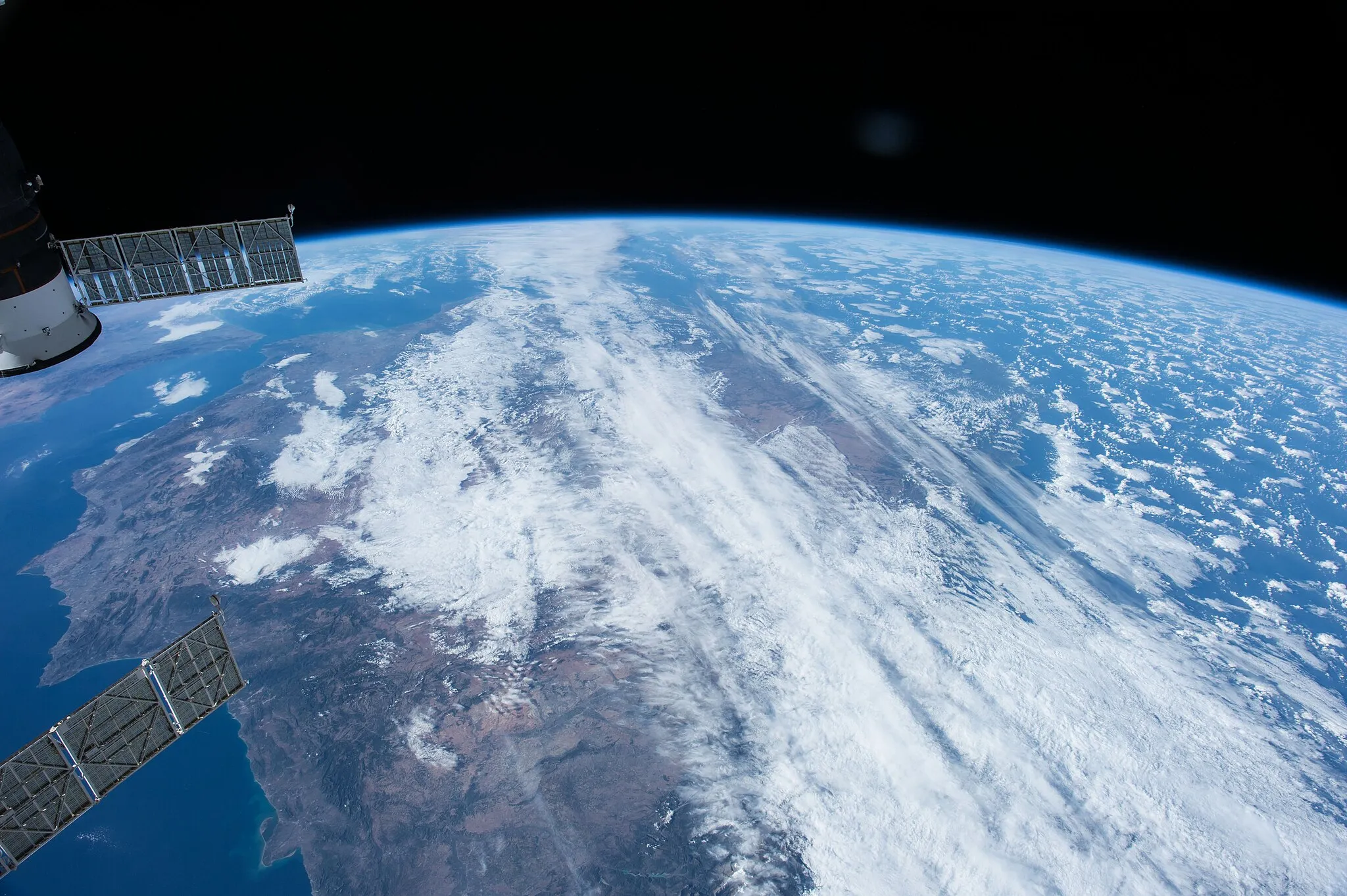 Photo showing: View of Earth taken during ISS Expedition 53.