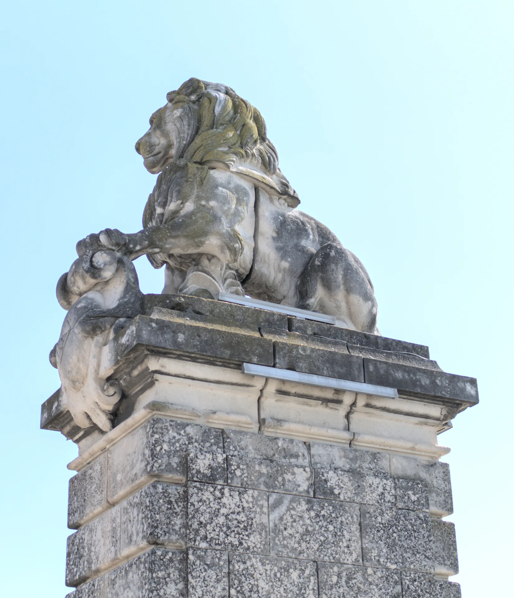 Photo showing: Pile de la rive gauche : lion sud.