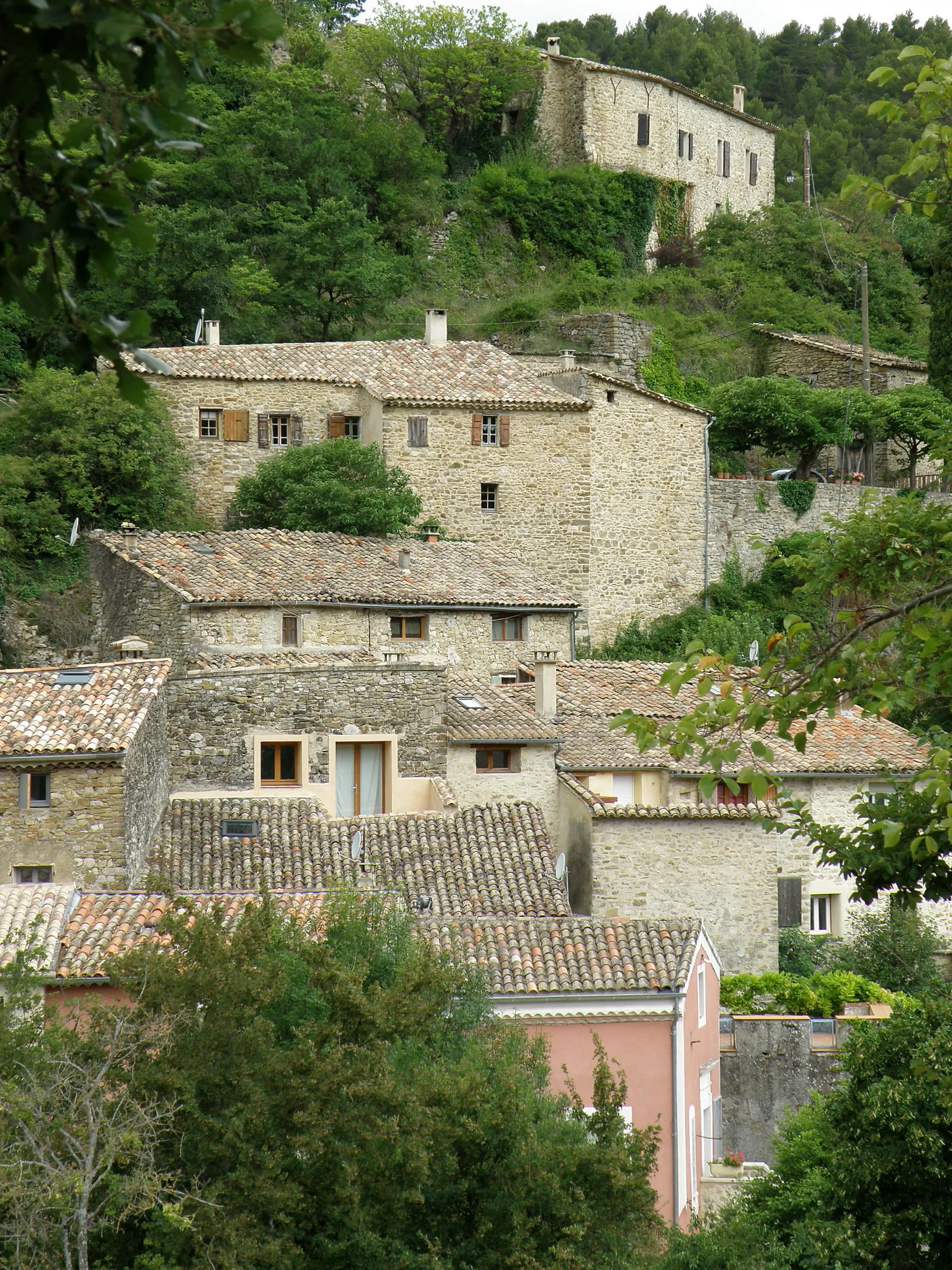 Photo showing: Eygaliers (Drôme, France). Vue générale du bourg.