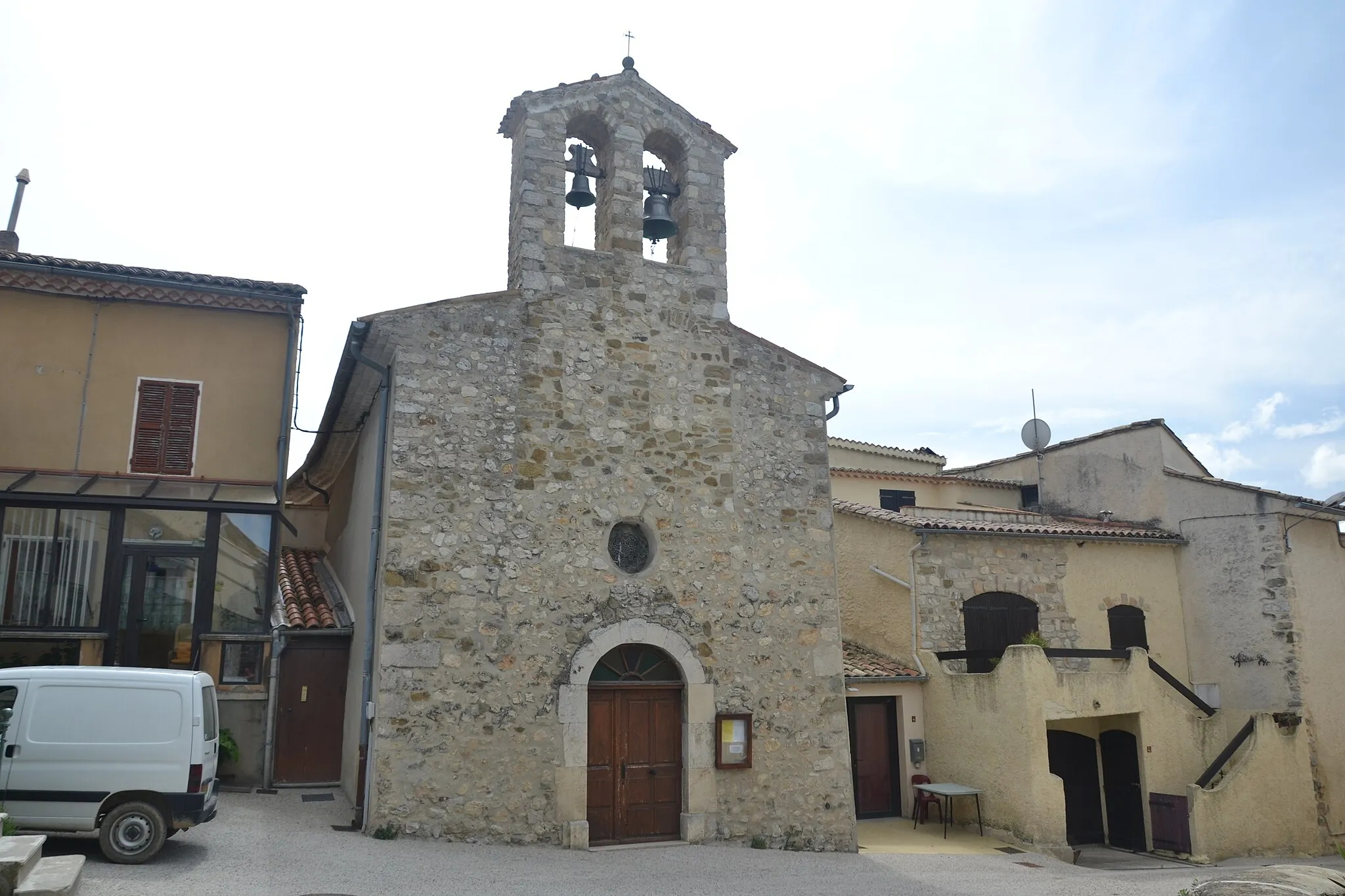 Photo showing: façade de l'église de Saint Sauveur Gouvernet