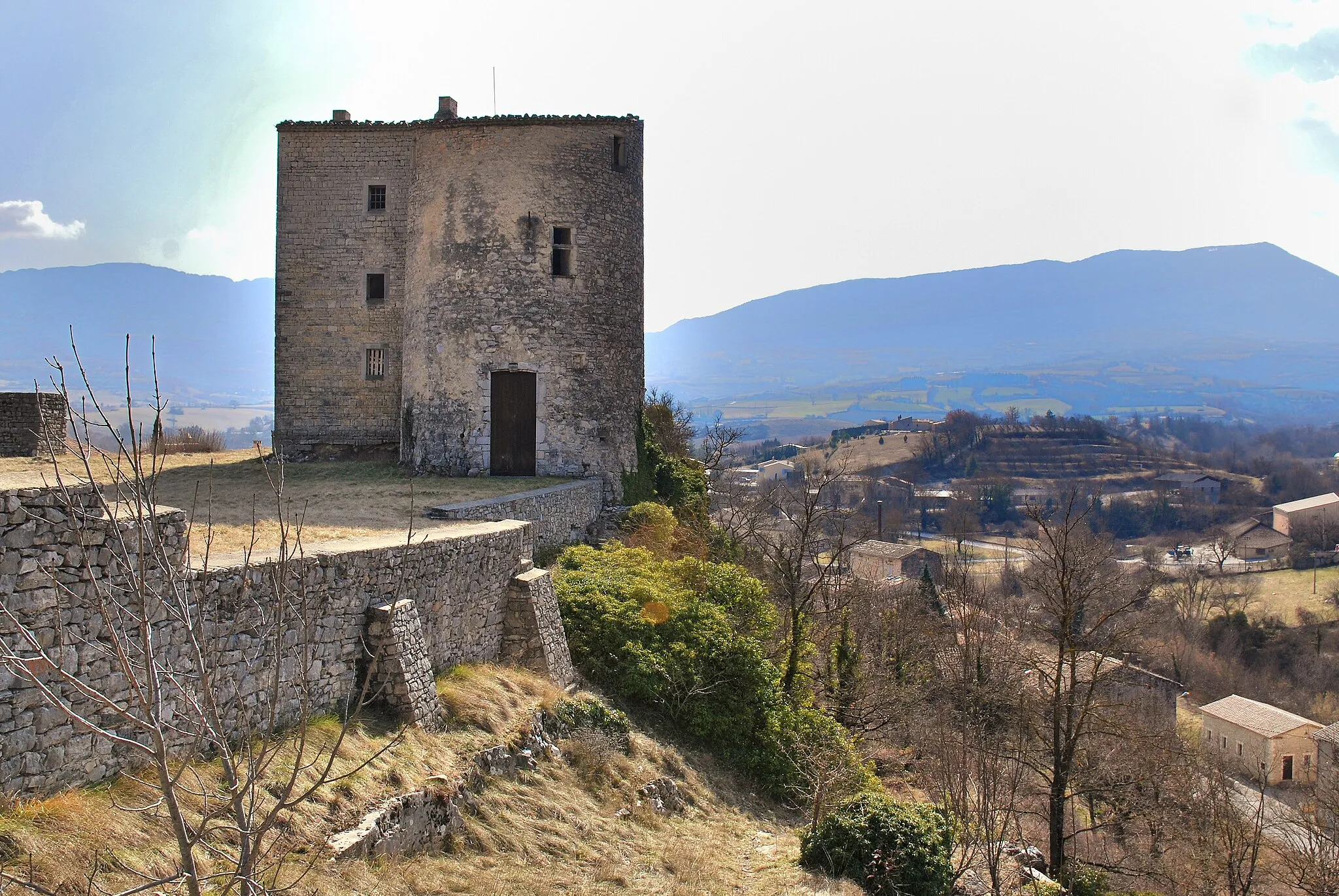 Photo showing: château donjon