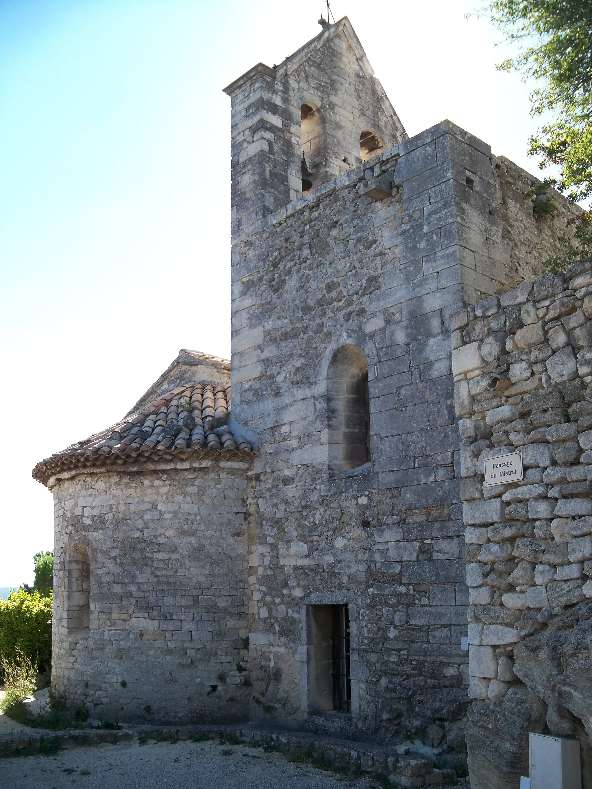 Photo showing: This building is indexed in the base Mérimée, a database of architectural heritage maintained by the French Ministry of Culture, under the reference PA00116915 .