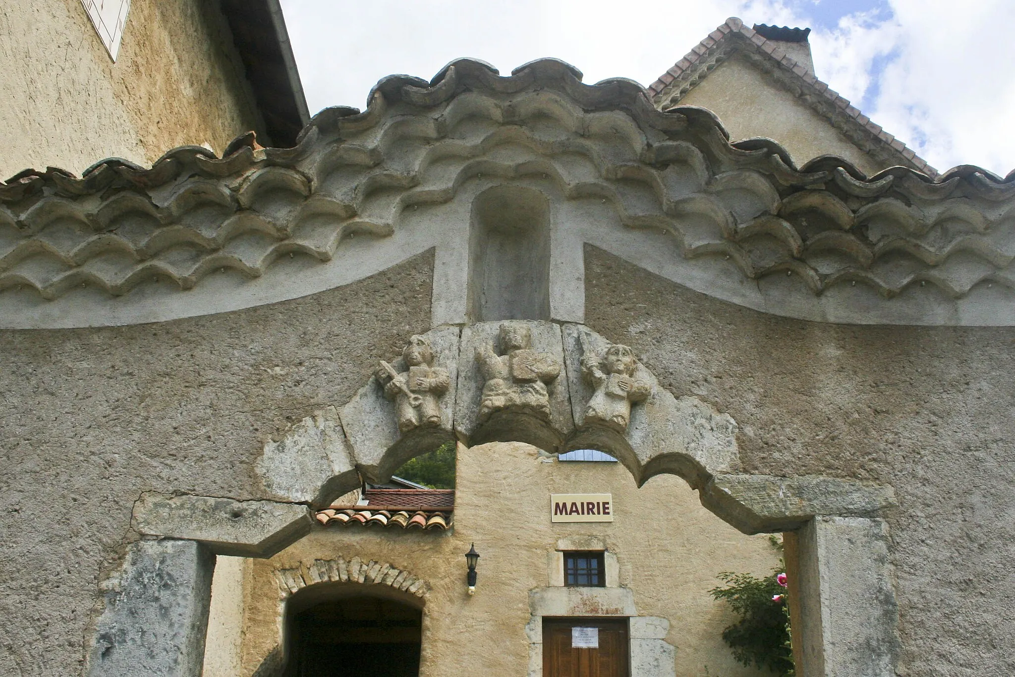 Photo showing: Porche de la mairie de Glandage (Drôme)