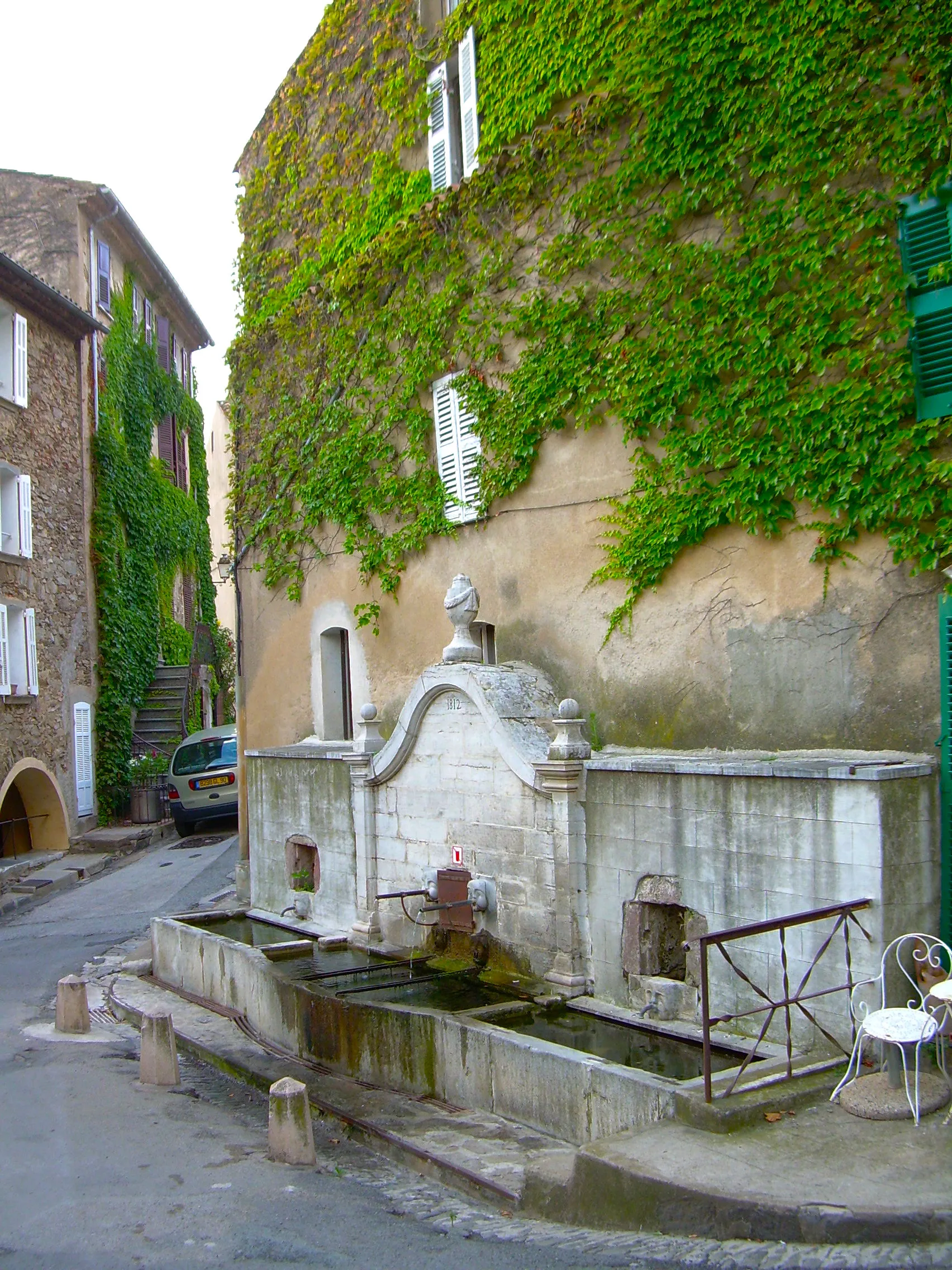 Photo showing: Place "Fontaine Vieille", La Garde-Freinet, France