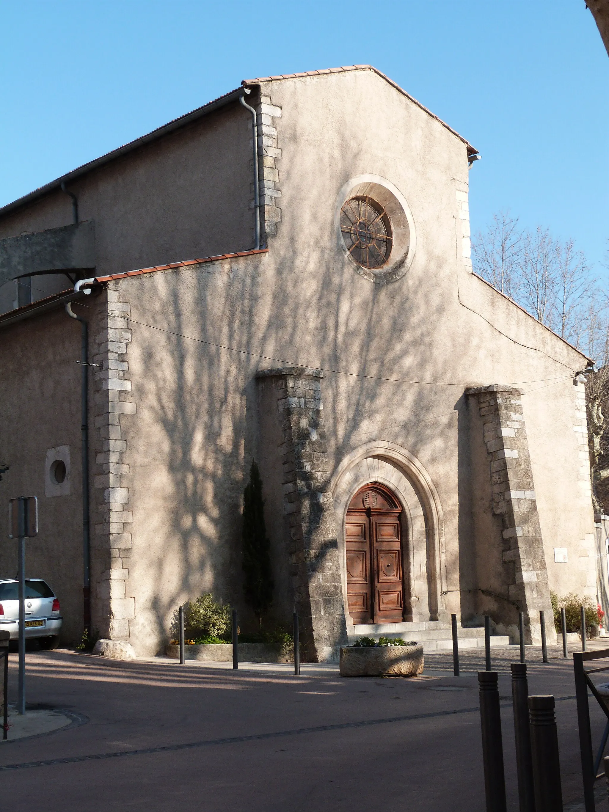 Photo showing: Façade de l'église paroissiale Saint-Sauveur à la Roquebrussanne (Var)