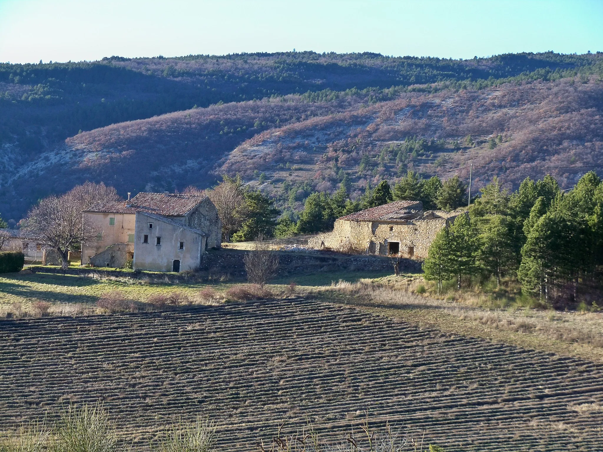 Photo showing: Maison à terre à Aurel, Vaucluse, France.