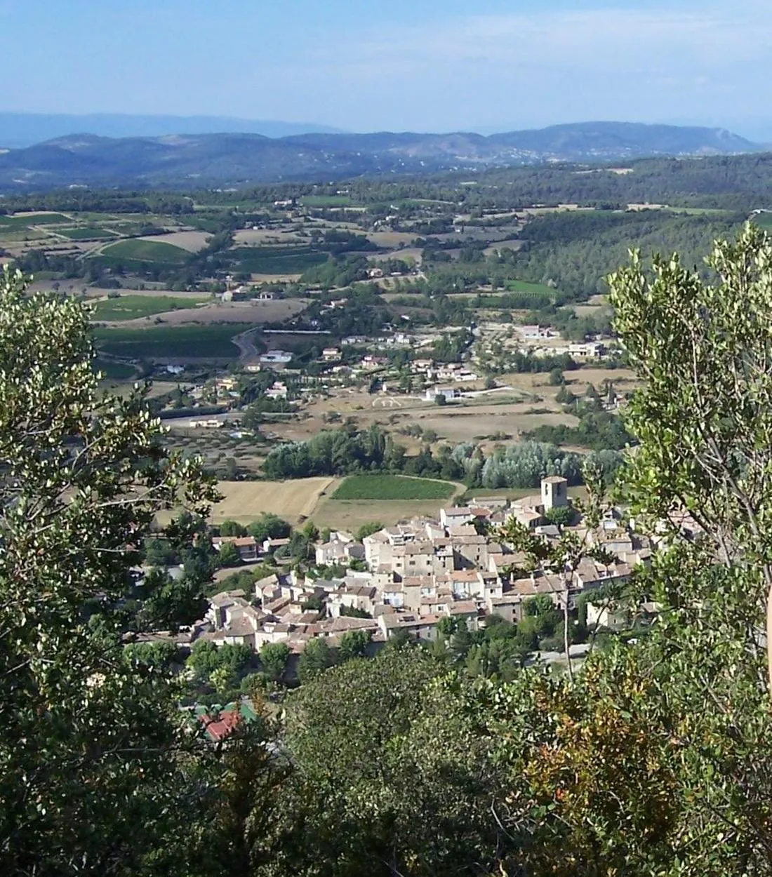 Photo showing: The village of Beaumont-de-Pertuis