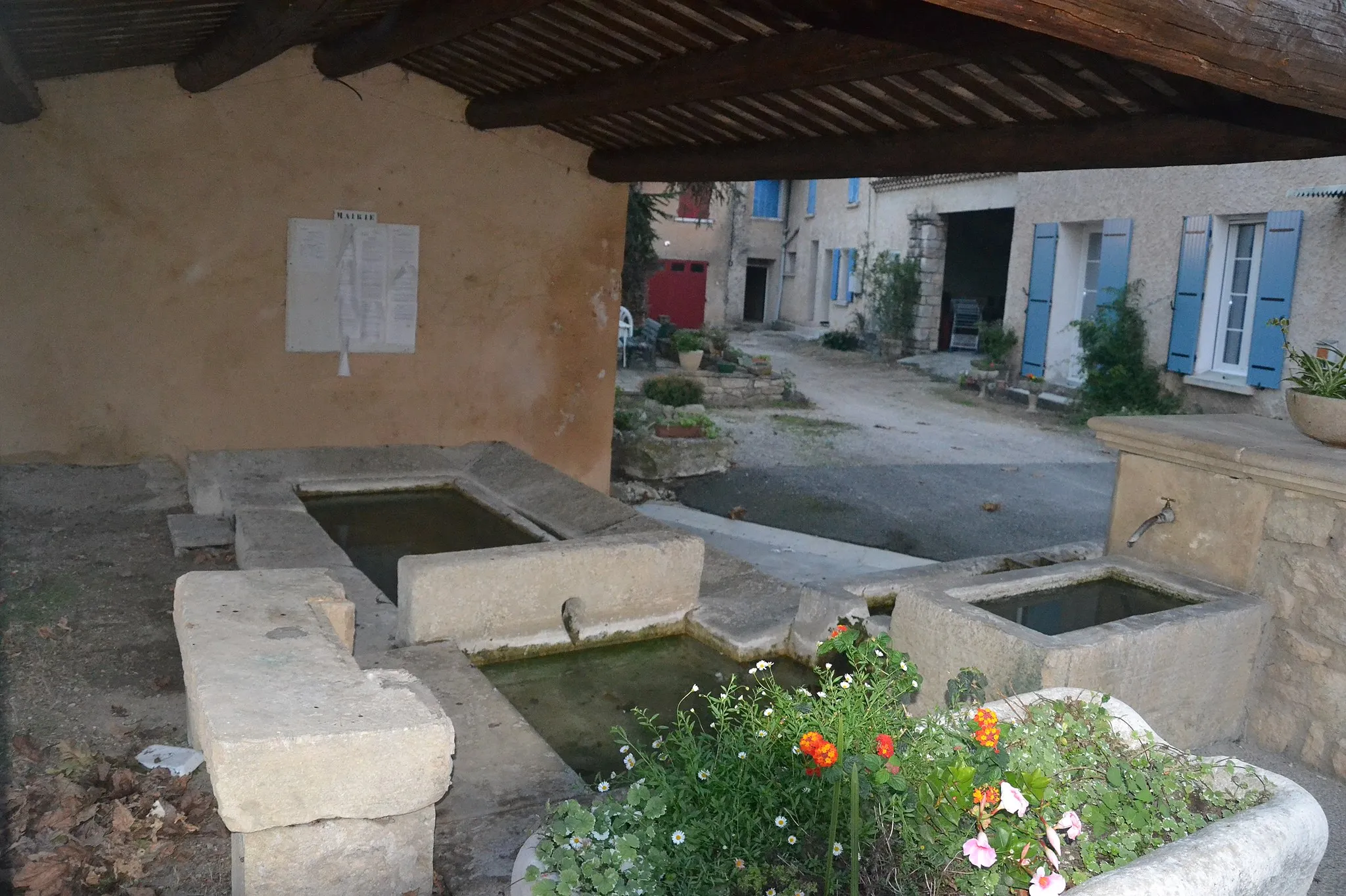 Photo showing: Lavoir Hameau de Saint Estève