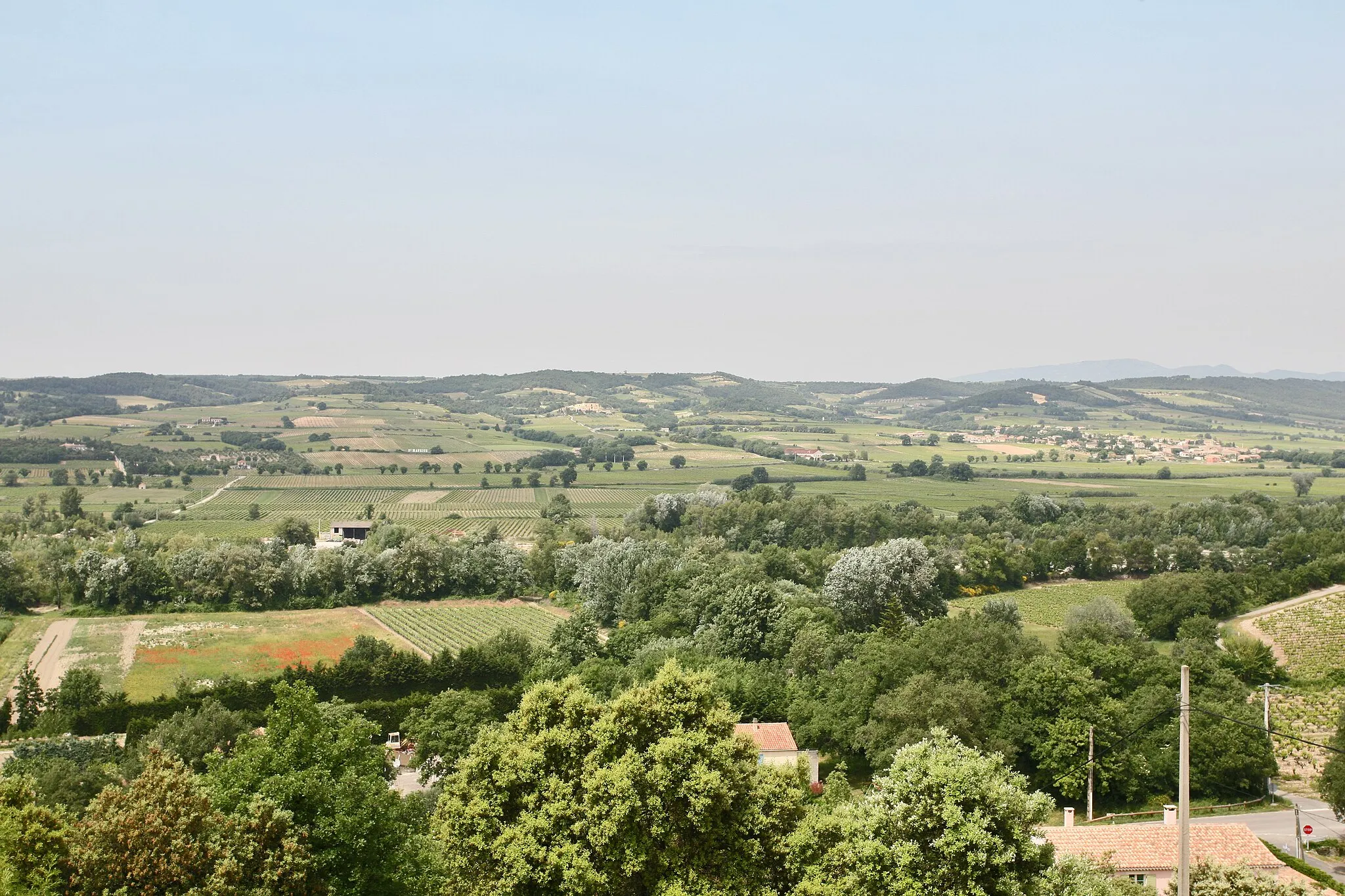 Photo showing: Vue depuis Buisson (Vaucluse) vers la plaine et la commune voisine de Saint Maurice-sur-Eygues (Drome)