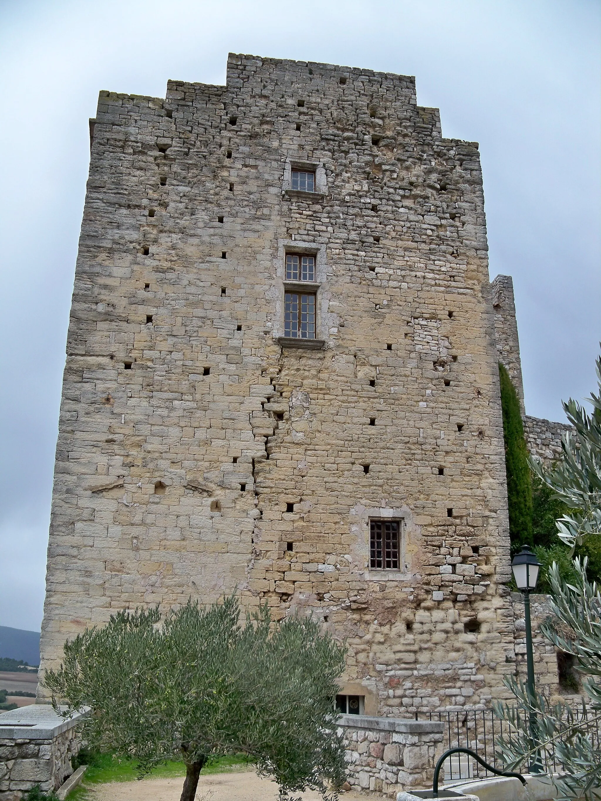 Photo showing: Chateau de Caseneuve, Vaucluse, France