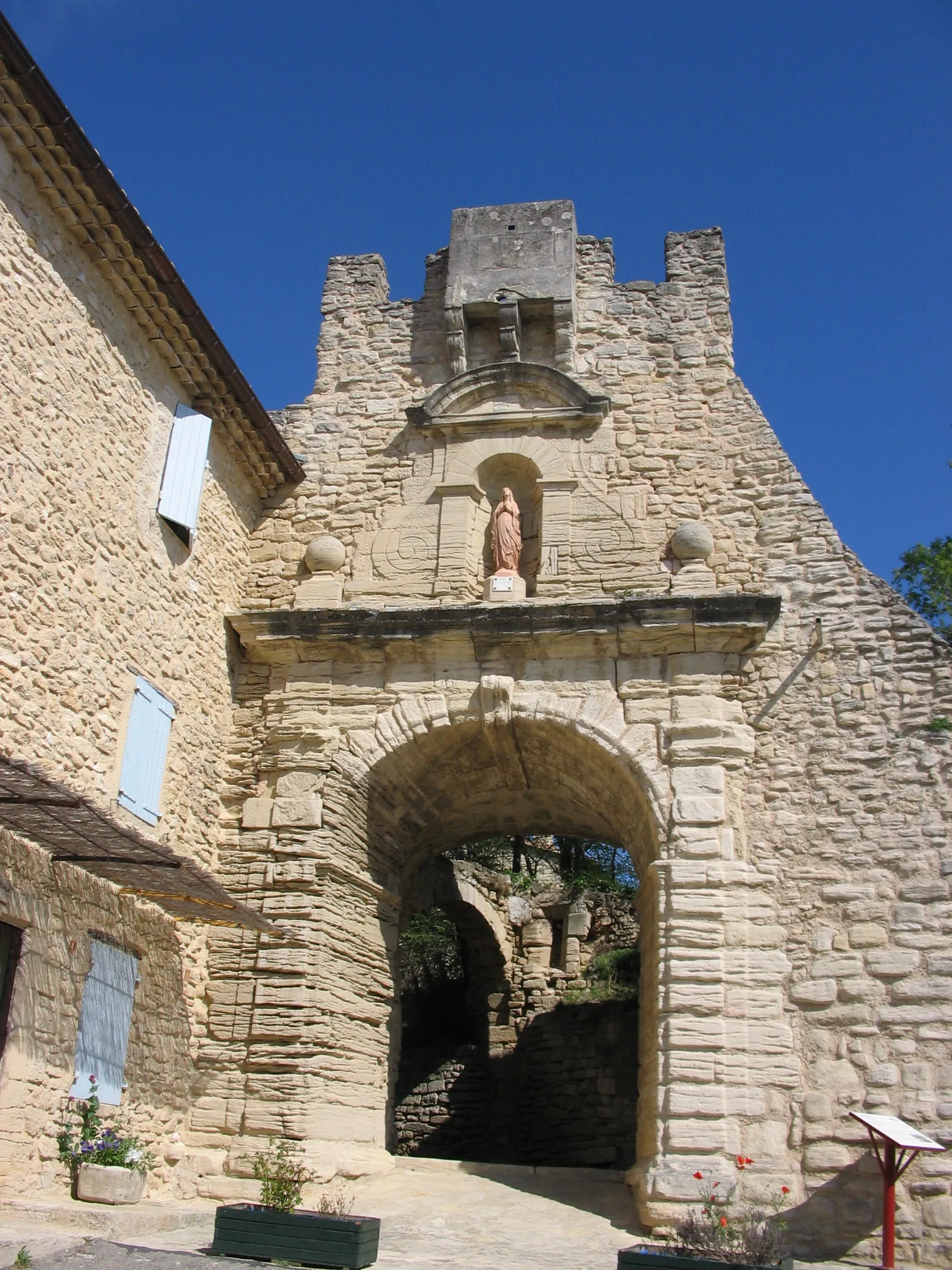 Photo showing: Porte Gérin, remparts à Crillon le Brave