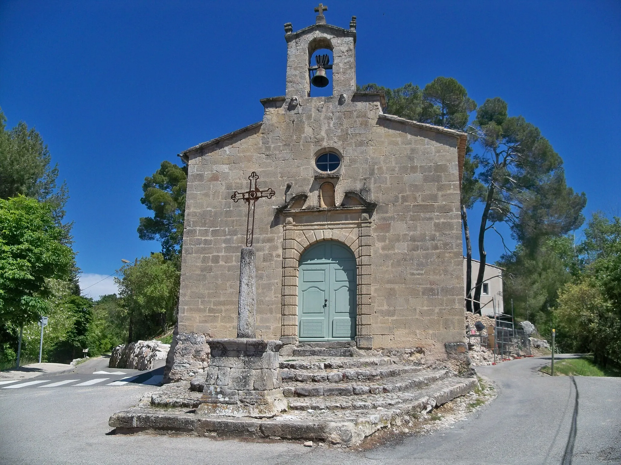 Photo showing: This building is indexed in the base Mérimée, a database of architectural heritage maintained by the French Ministry of Culture, under the reference PA00081959 .