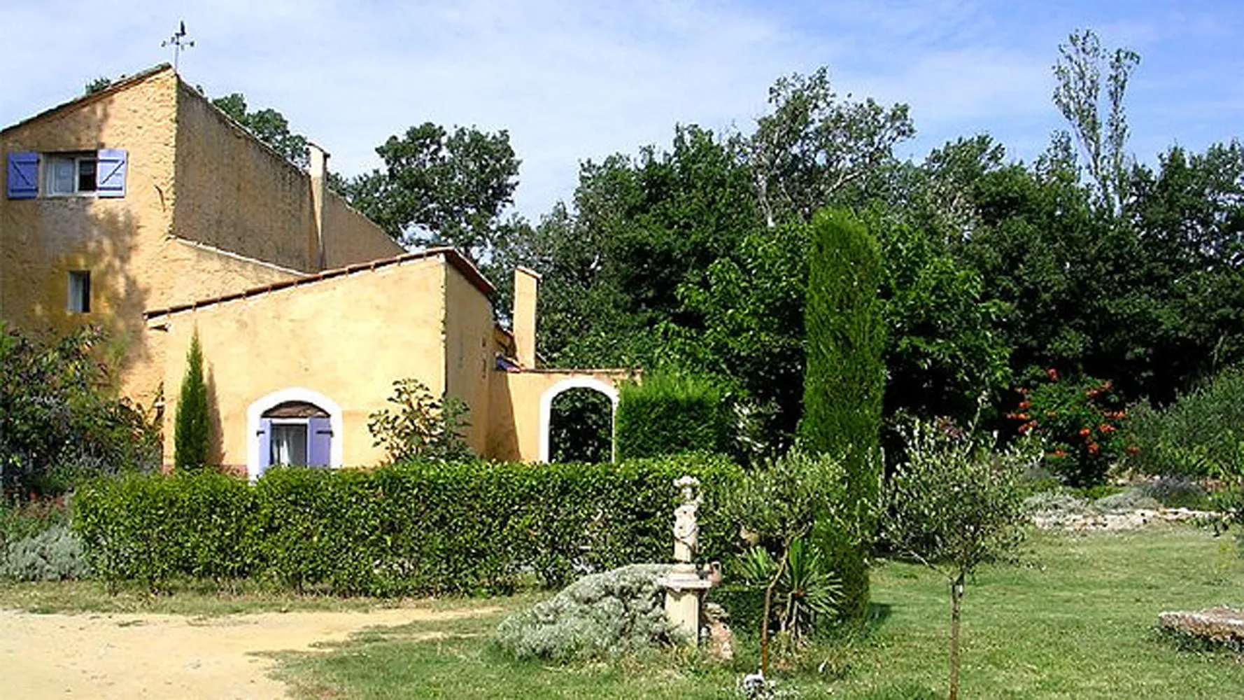 Photo showing: Bastide à Loriol-du-Comtat transformée en gîte rural