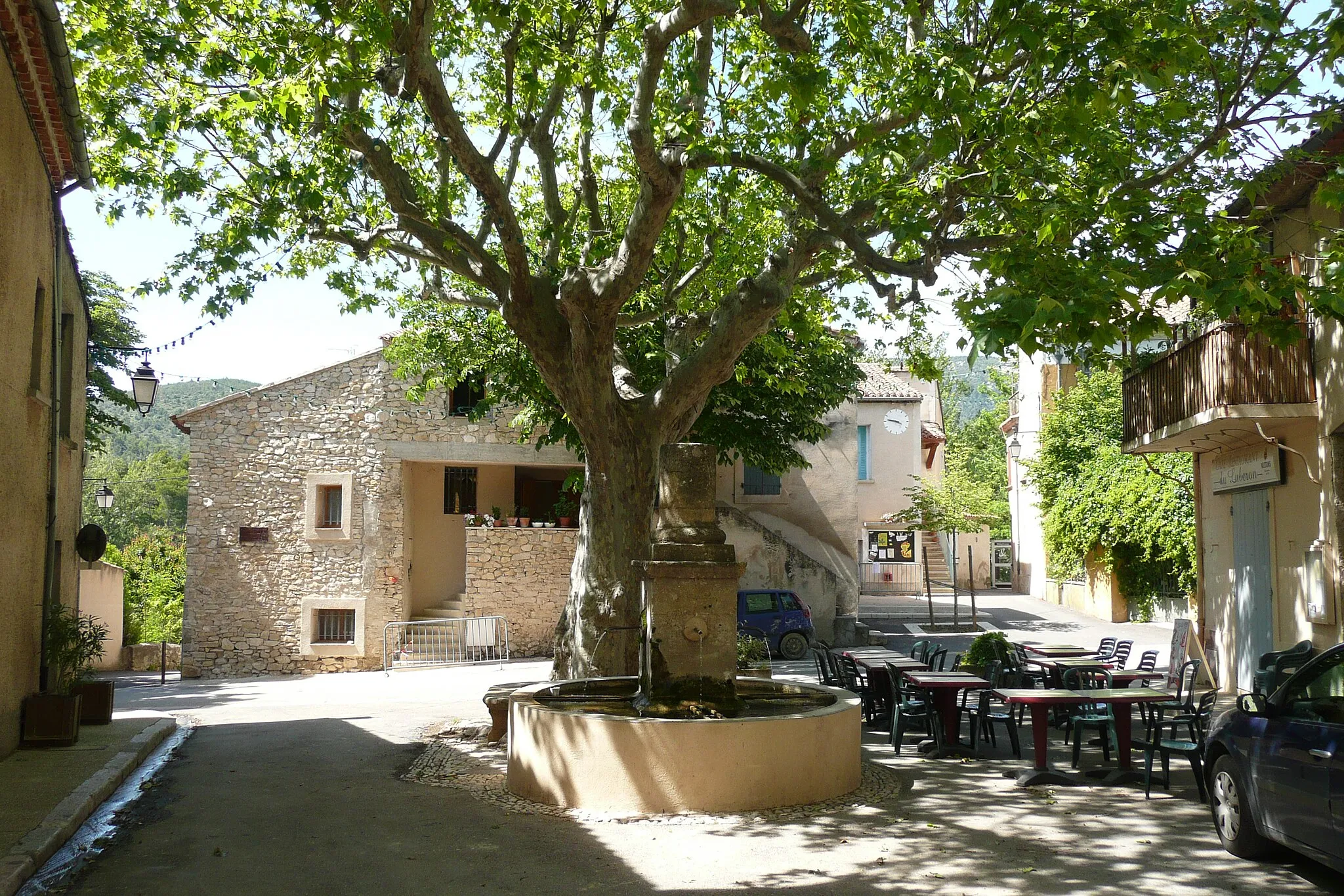 Photo showing: Fontaine à Peypin-d'Aigues.