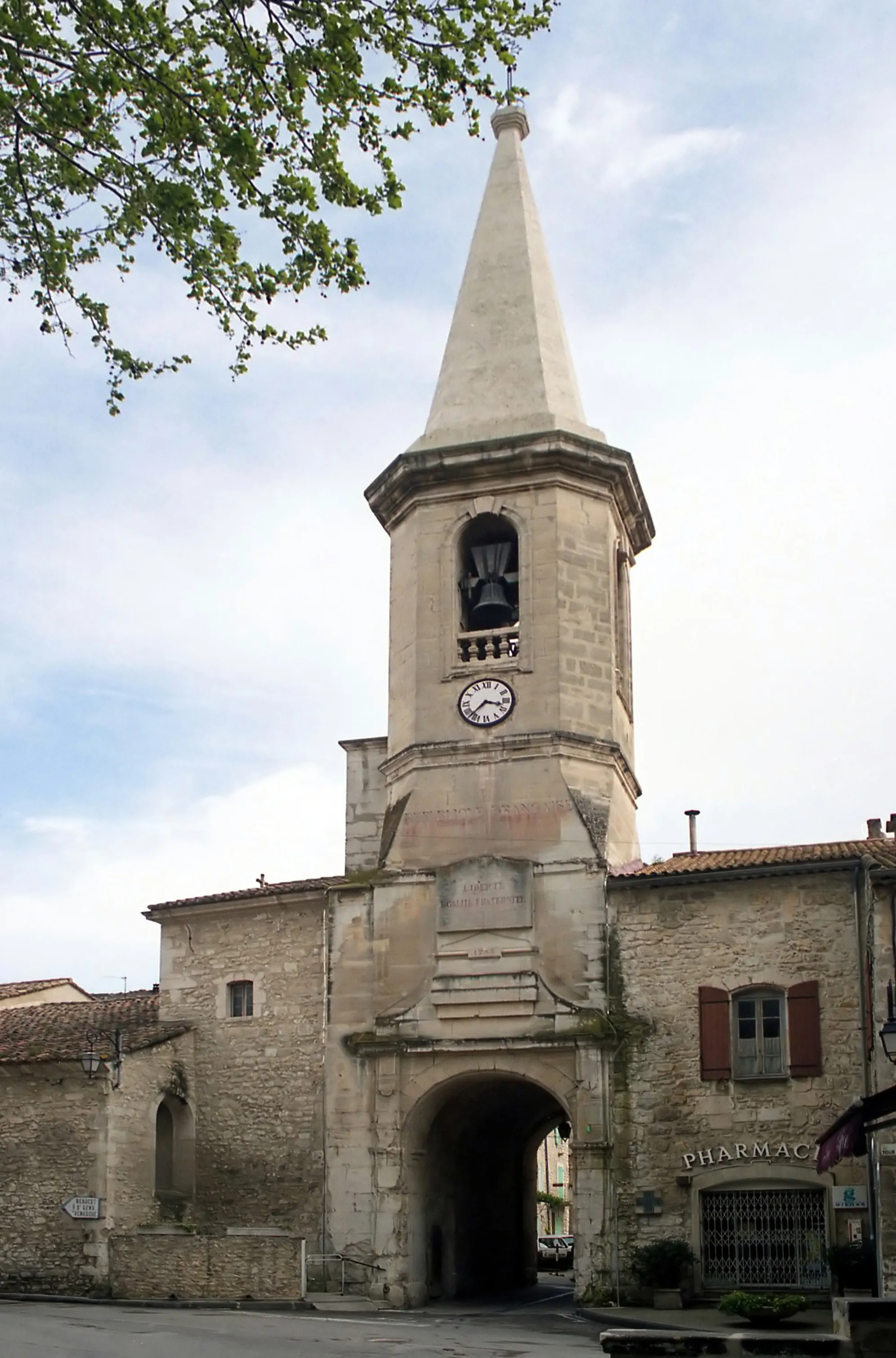 Photo showing: Saint-Didier Church, Saint-Didier, Vaucluse département, France