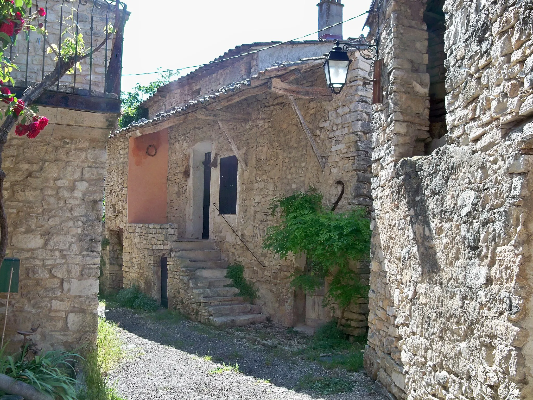 Photo showing: Maison en hauteur au Boiset (Saint Martin de Castillon), Vaucluse, France