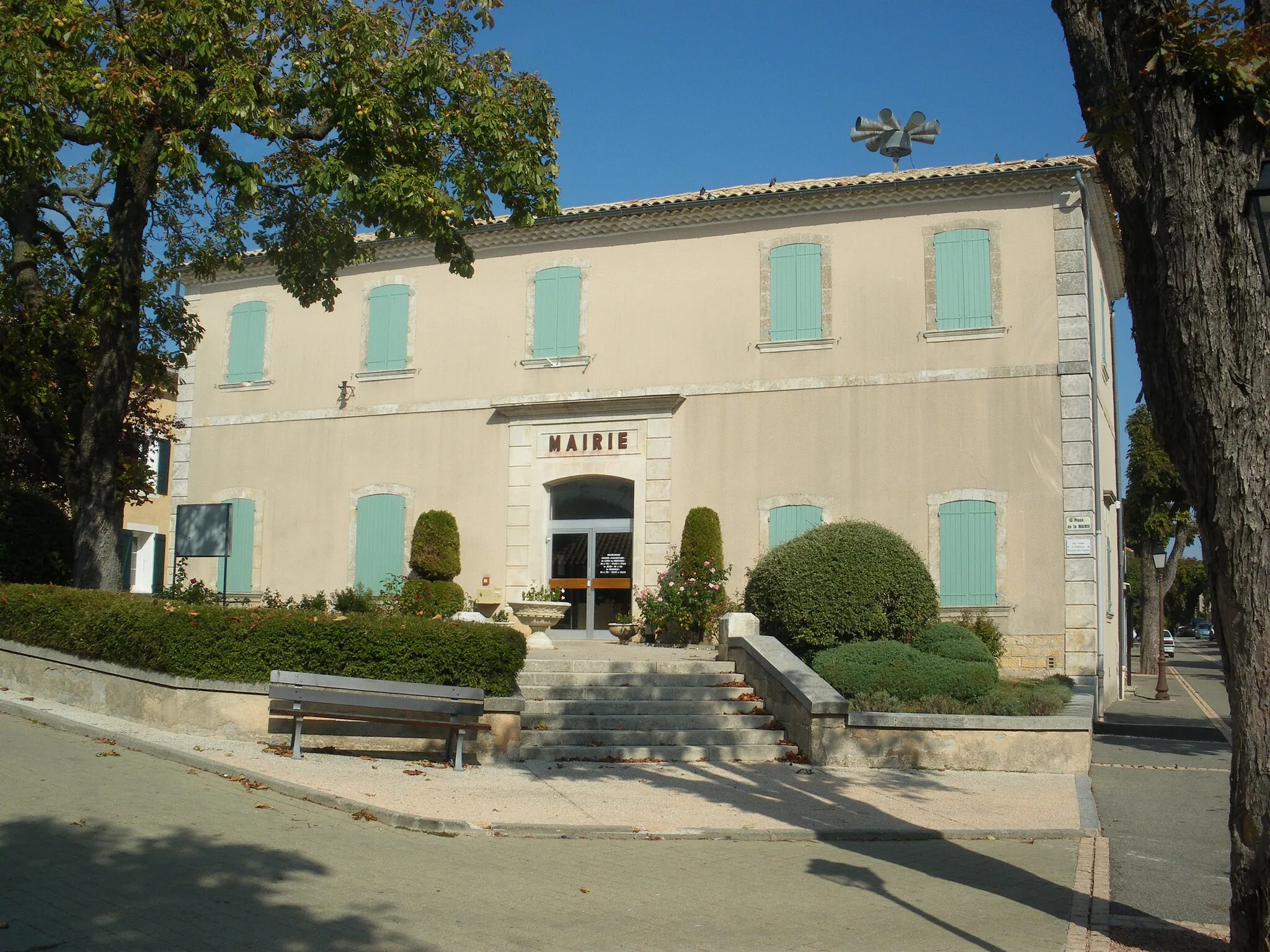 Photo showing: Town hall of Saint Christol, Vaucluse, France