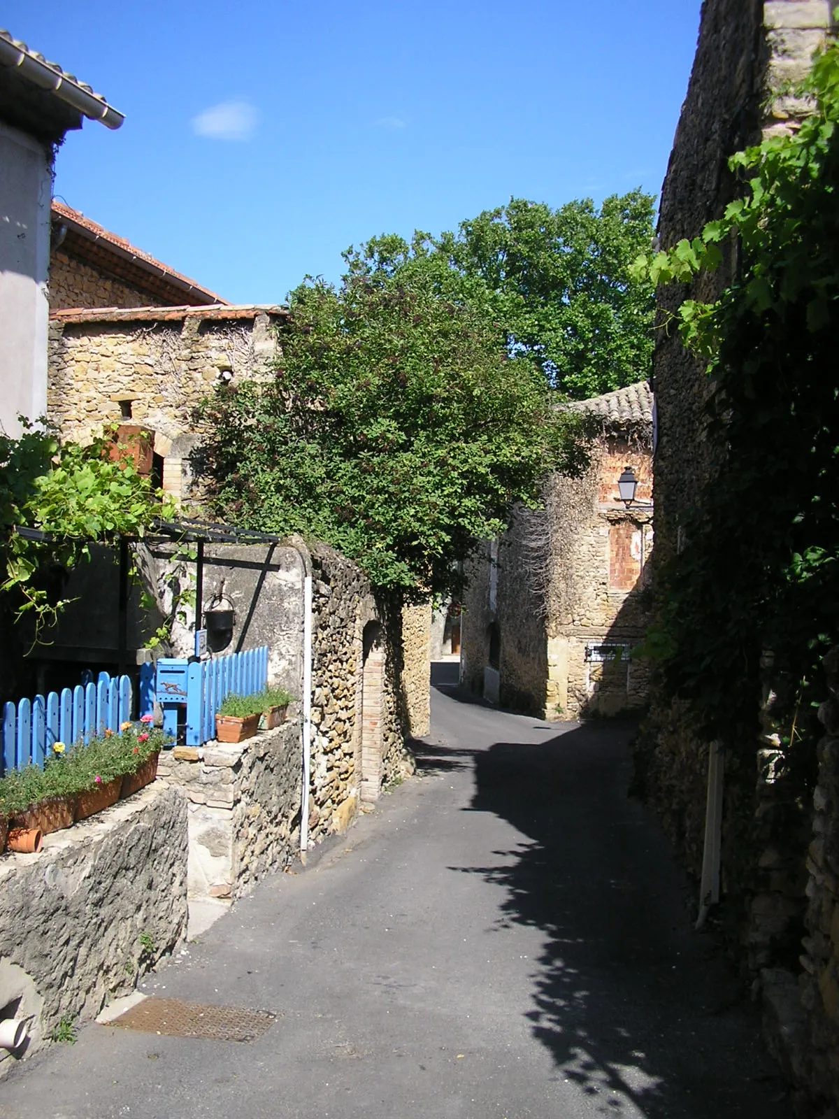 Photo showing: Rue d'Uchaux