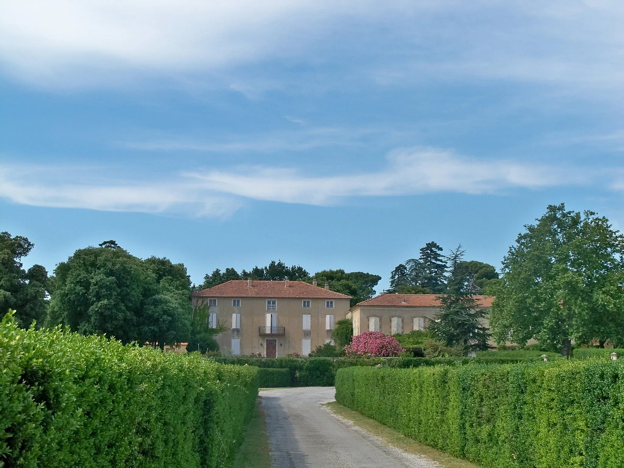 Photo showing: Entrée principale du Château Saint Estève, AOC Masif d'Uchaux, Vaucluse