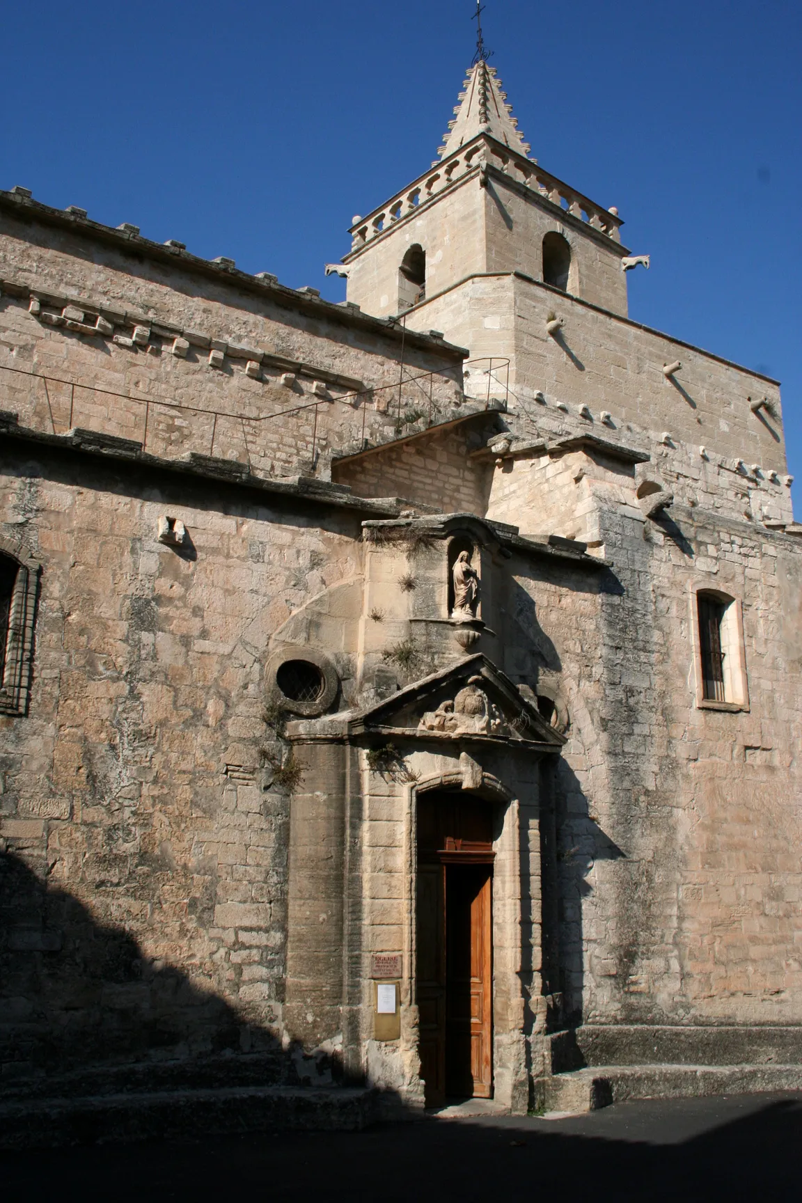 Photo showing: L'église de Venasque