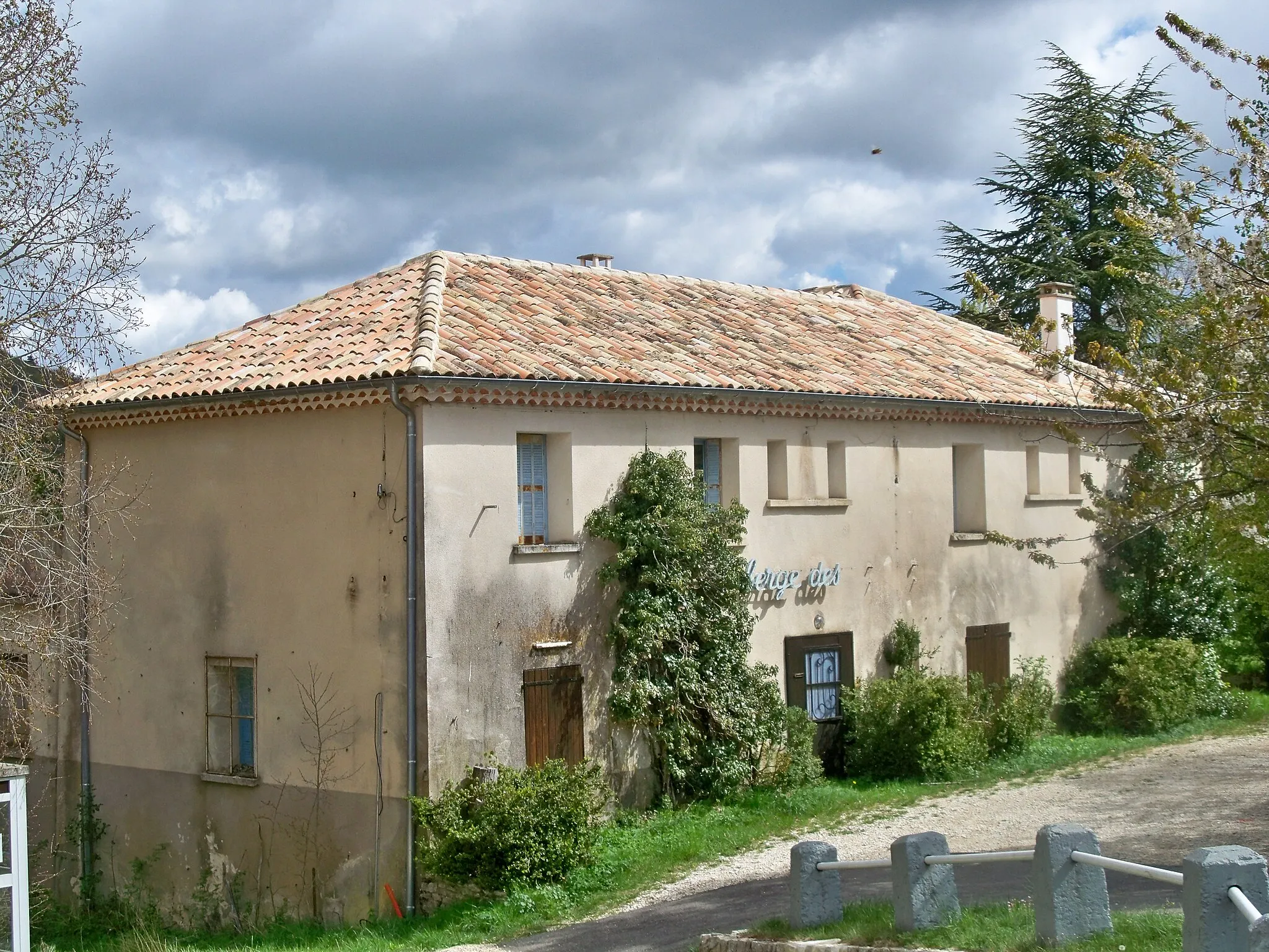 Photo showing: Auberge de Lagarde d'Apt, Vaucluse, France