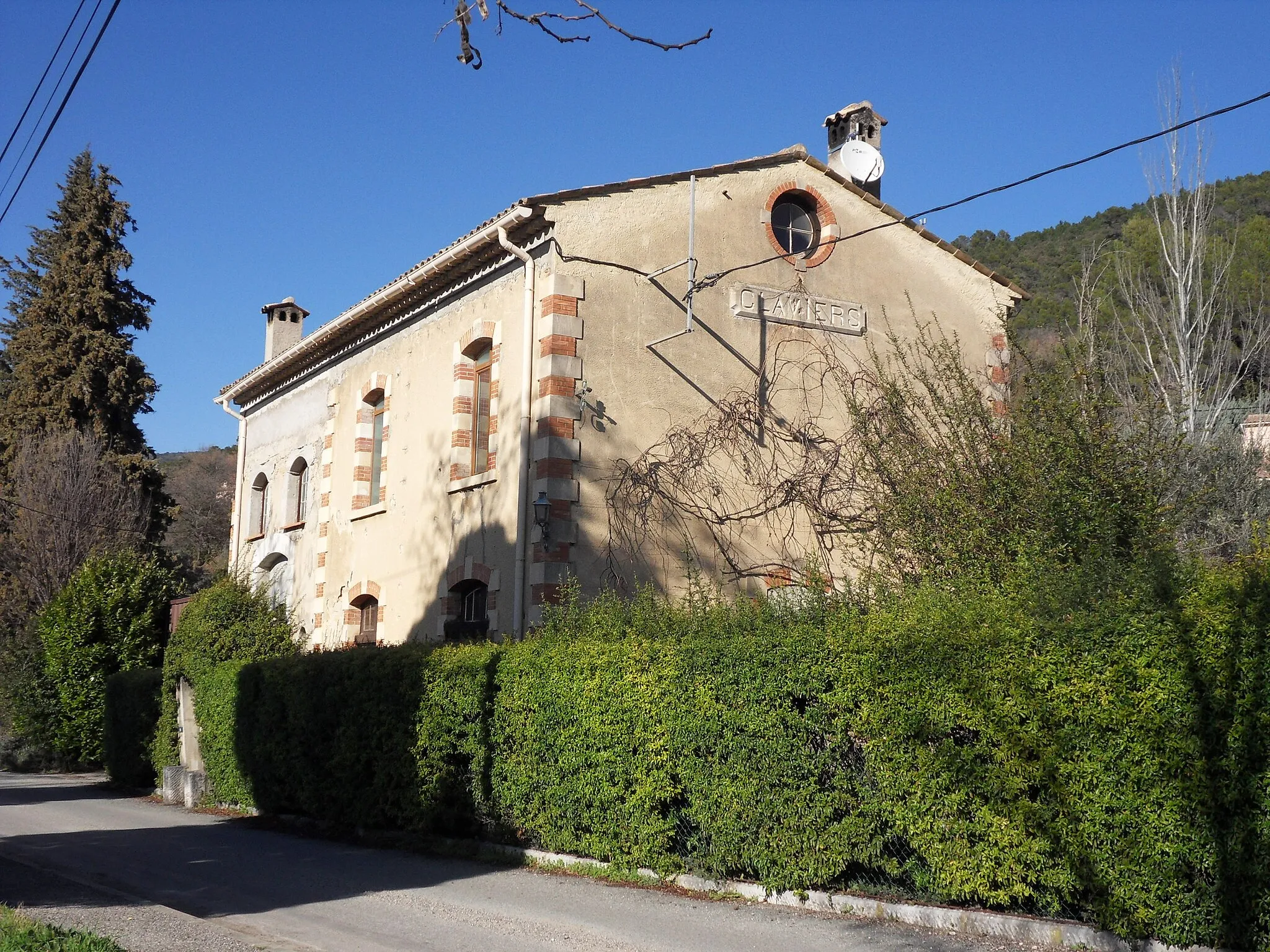 Photo showing: Ligne Central-Var. Claviers. L'ancienne gare de Claviers