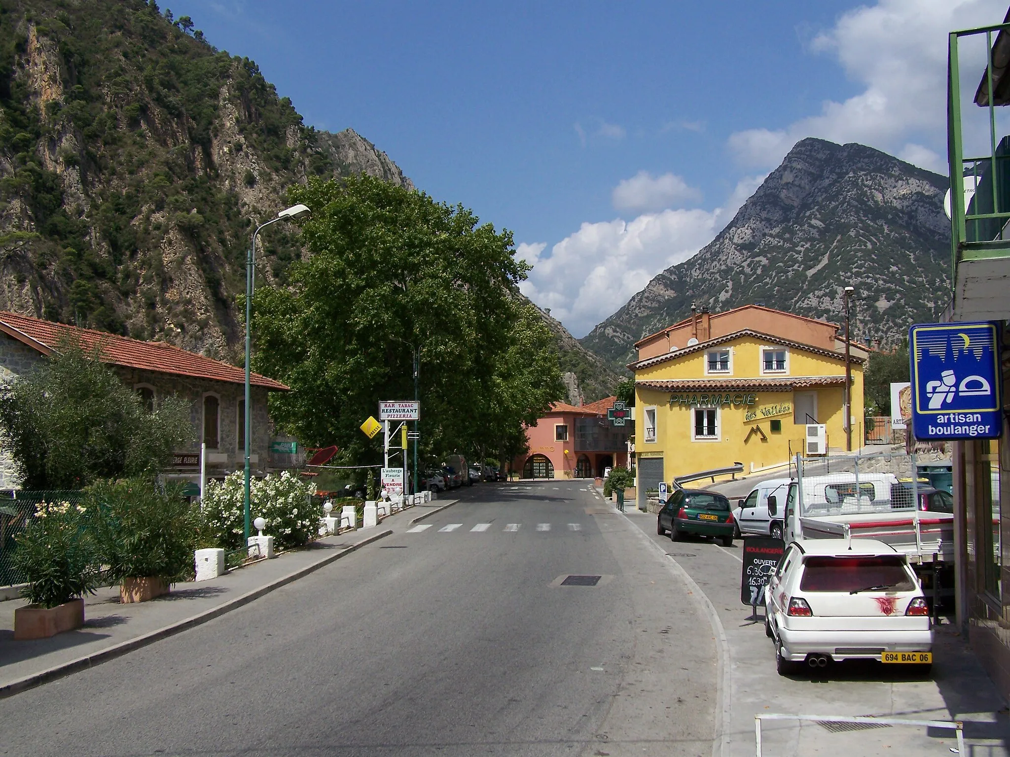 Photo showing: Grande rue de Plan-du-Var, hameau de la commune de Levens (Alpes-Maritimes, France).