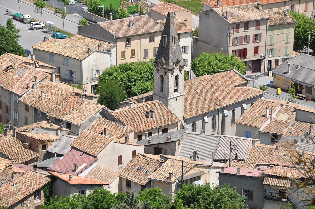 Photo showing: Barrême, église et village