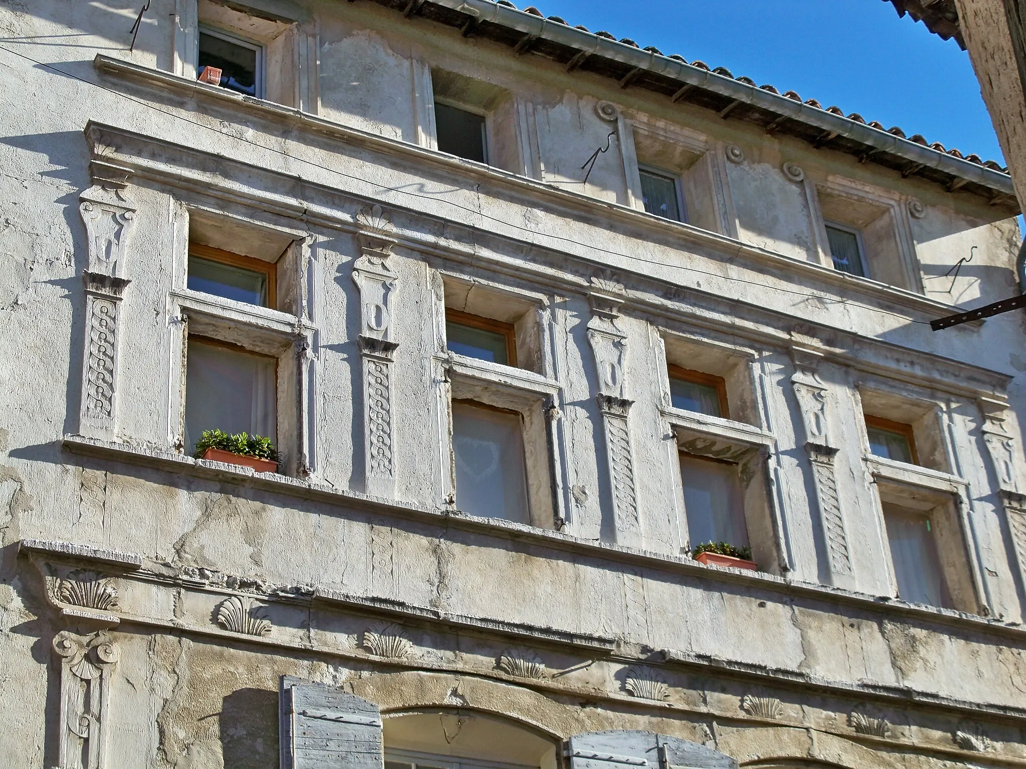 Photo showing: Hotel de Valette à Mazan (84) : fenêtres