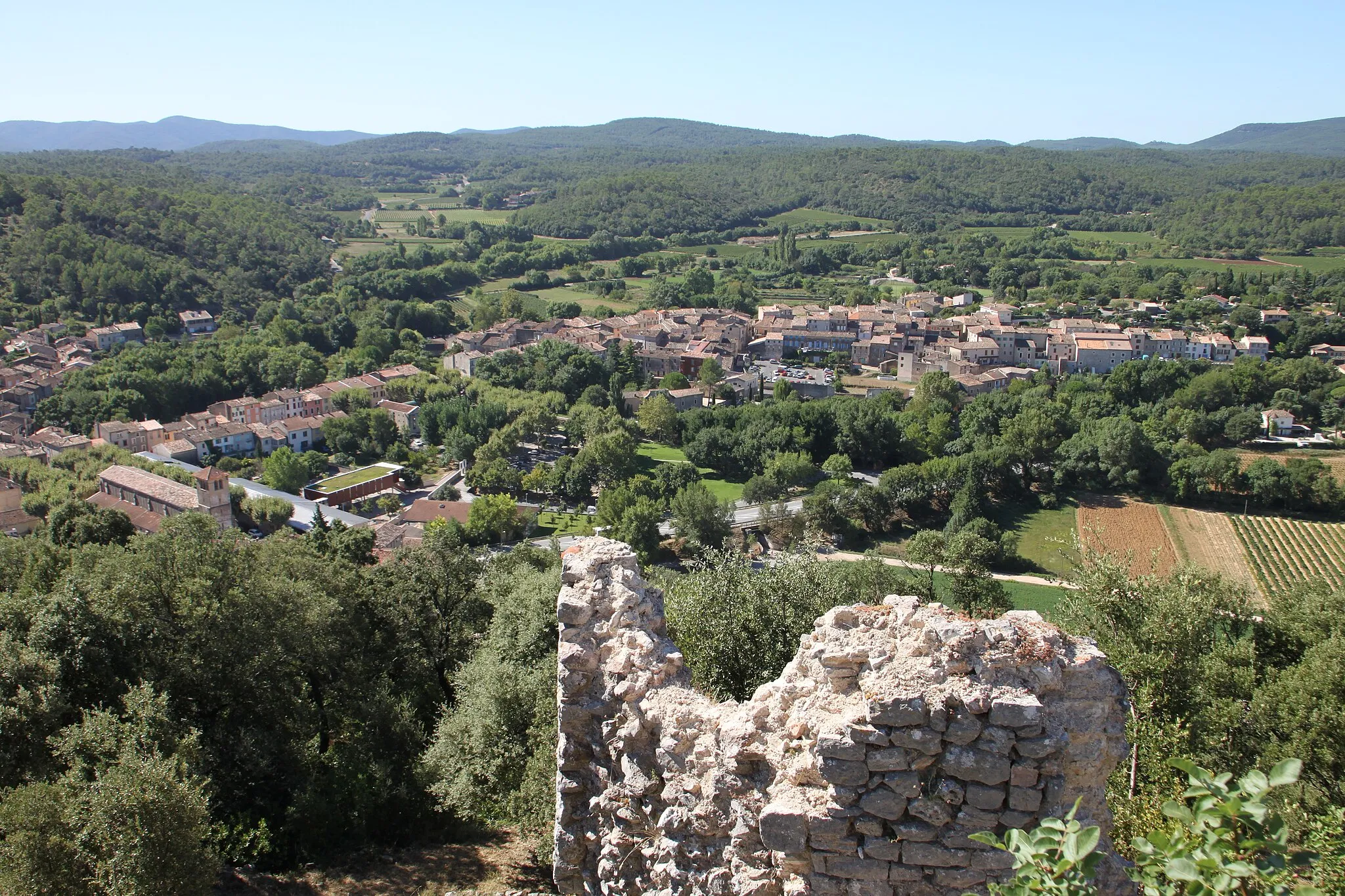 Photo showing: Flassans depuis le site du vieux château des Pontevès