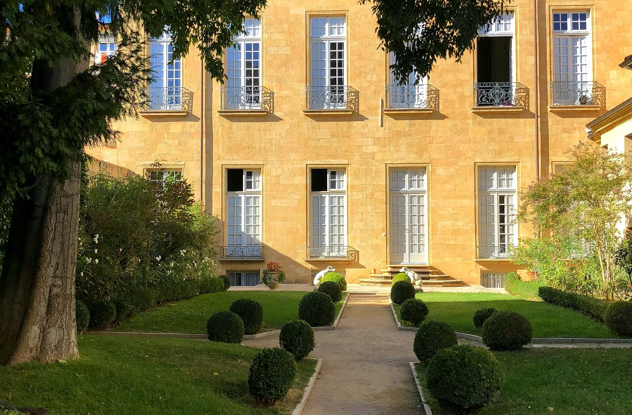 Photo showing: Jardin de l'hôtel particulier Arlatan Llauris à Aix en Provence