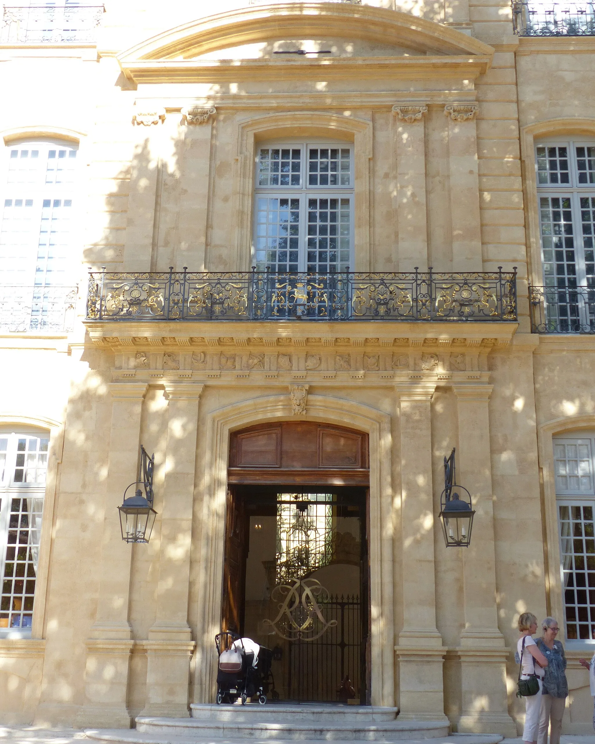 Photo showing: Aix-en-Provence (Bouches-du-Rhône, France), hôtel de Caumont, extérieurs côté cour.