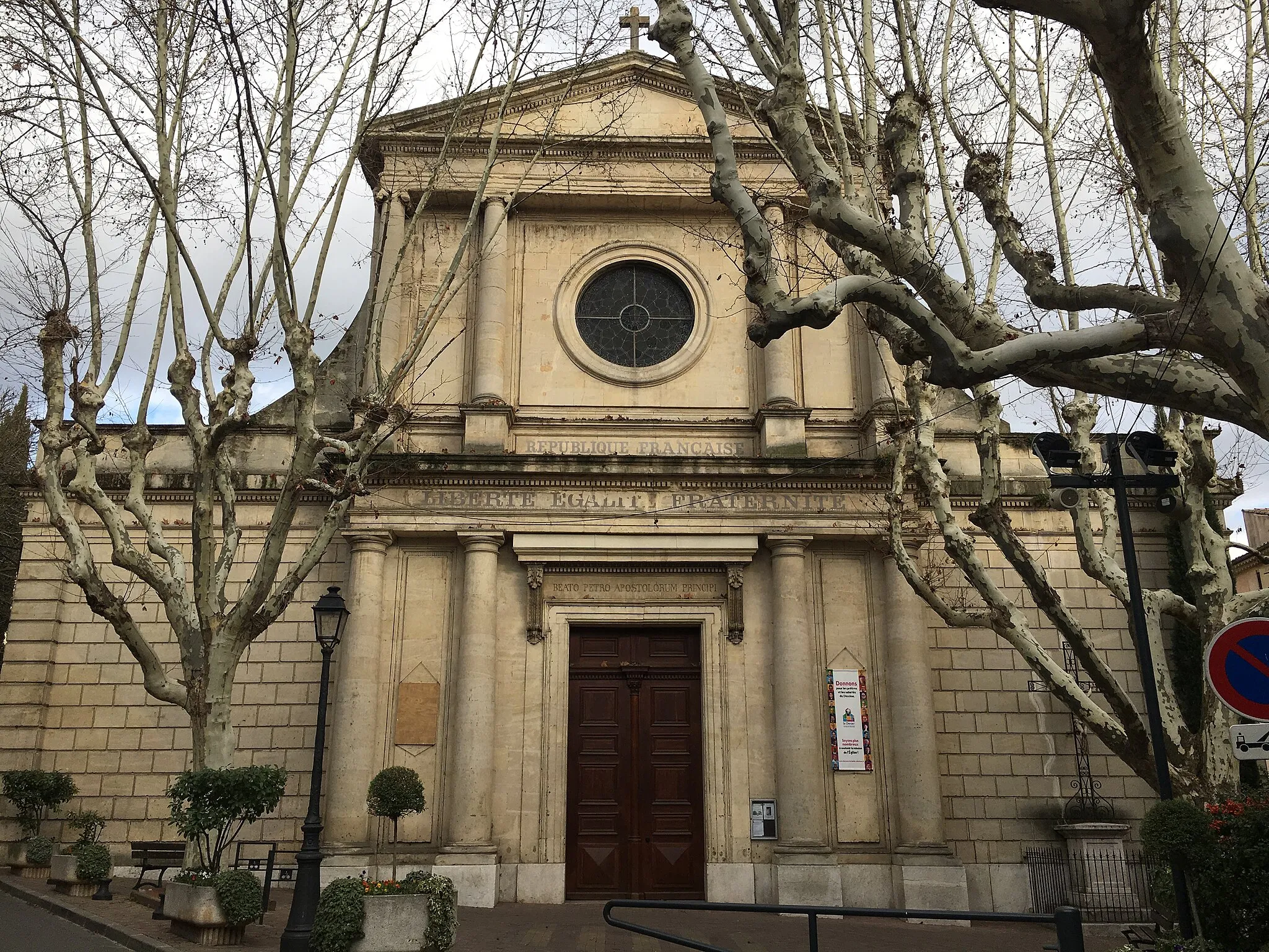 Photo showing: Facade monumentale de l'Eglise st Pierre