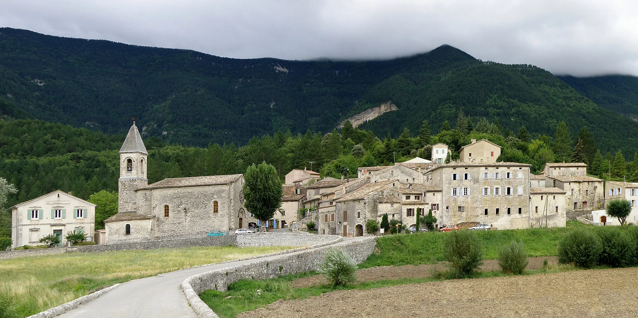 Photo showing: Savoillan (Vaucluse, France). Vue générale.