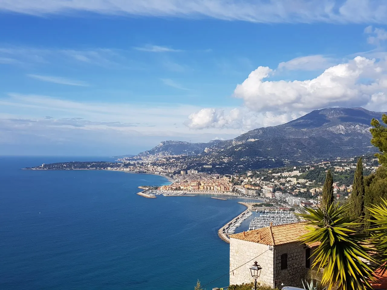 Photo showing: View of Menton, the Principality of Monaco and French Riviera from Grimaldi
