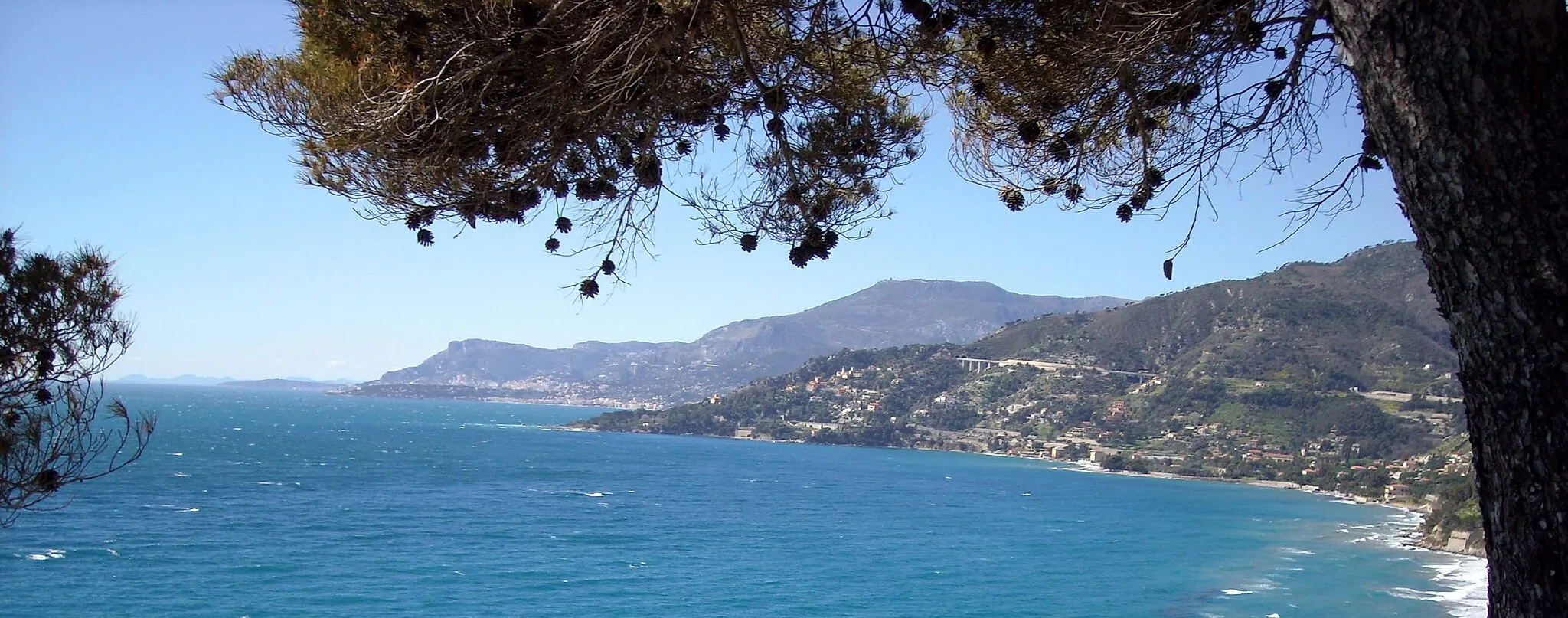 Photo showing: Cap of Mortola seen from the fortress of Annunziata in Ventimiglia, Liguria, Italy.