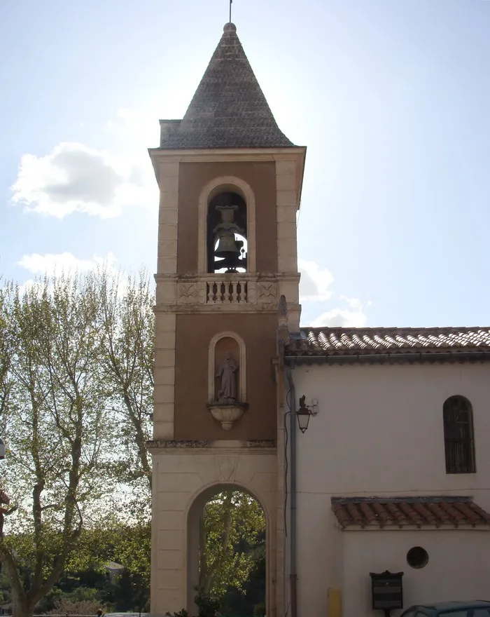 Photo showing: Le clocher de l'église de la Treille (Marseille 11e).