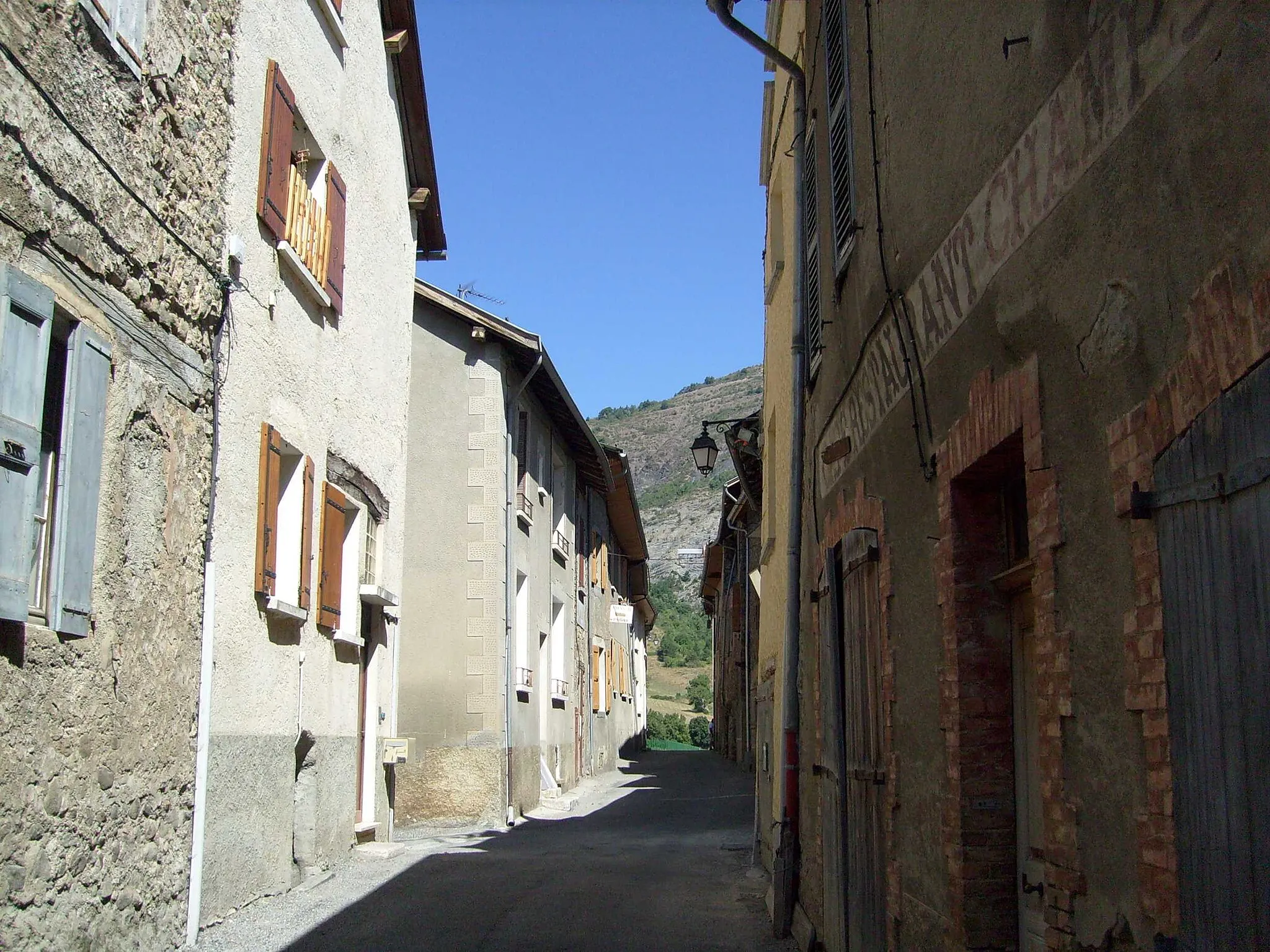 Photo showing: Street in the village of Breziers( Hautes-Alpes, France)