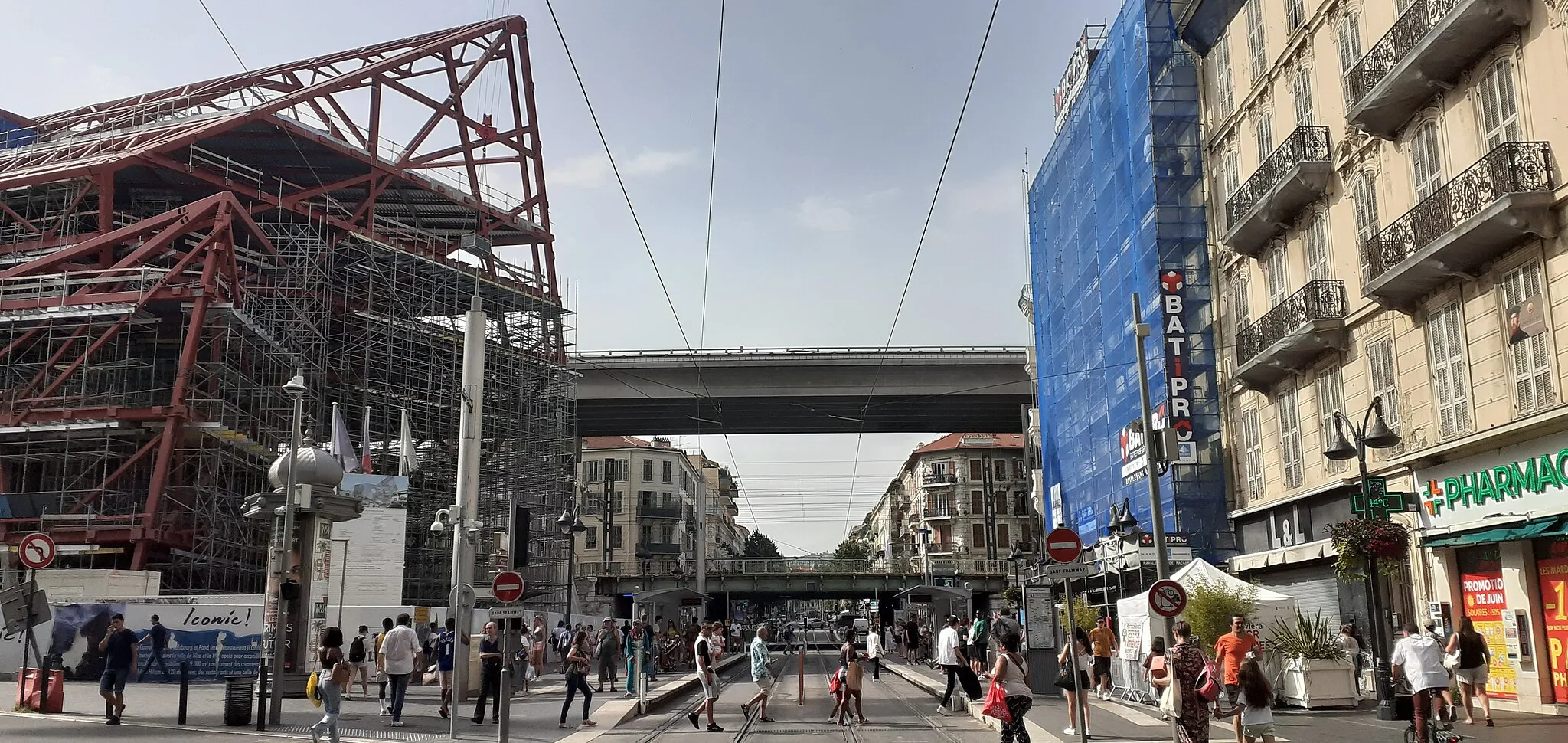 Photo showing: L'avenue Jean-Médecin côté nord