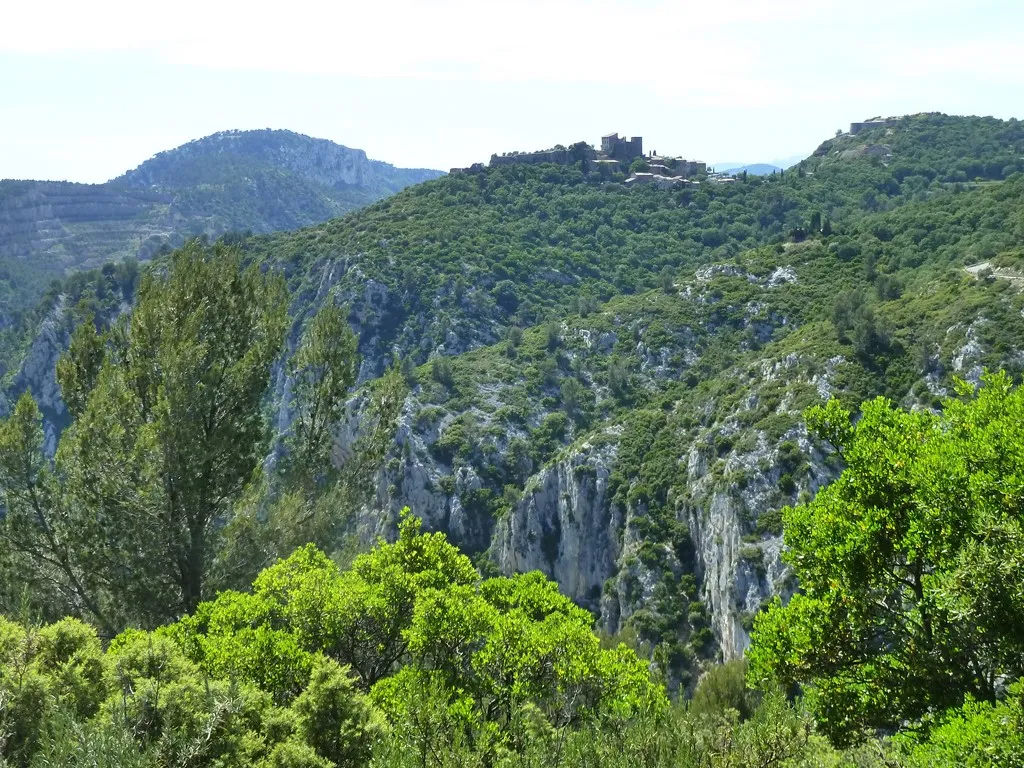 Photo showing: Le village d'Evenos et les gorges du Destel