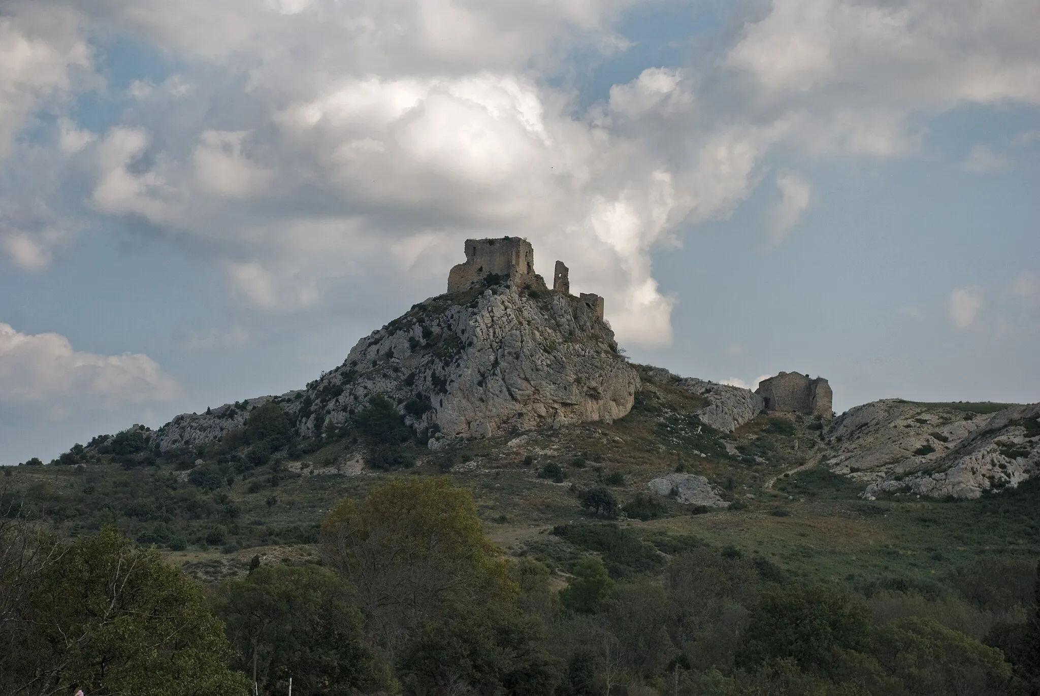 Photo showing: La ruine du château Castellas de Roquemartine à Eyguières, Bouches-du-Rhône, France