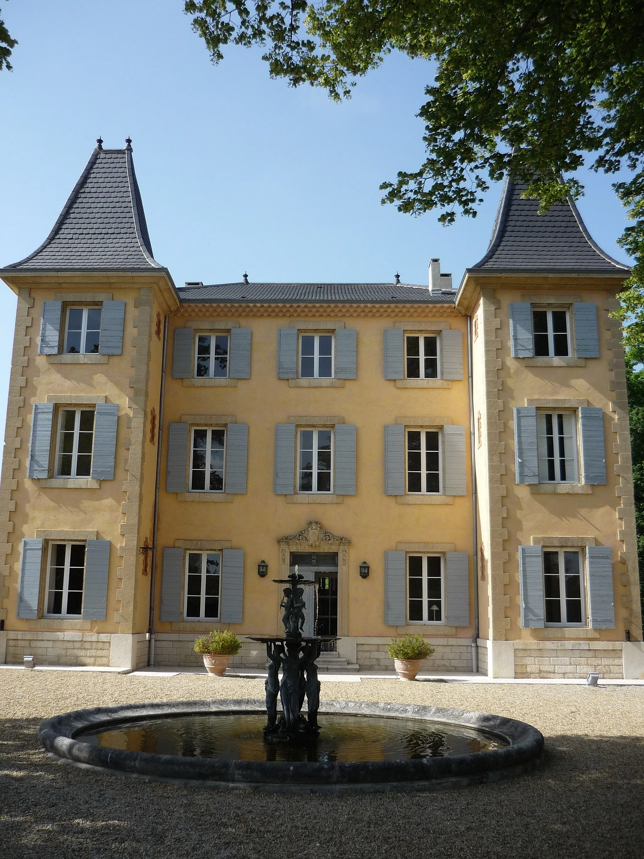 Photo showing: Château de La Brillanne