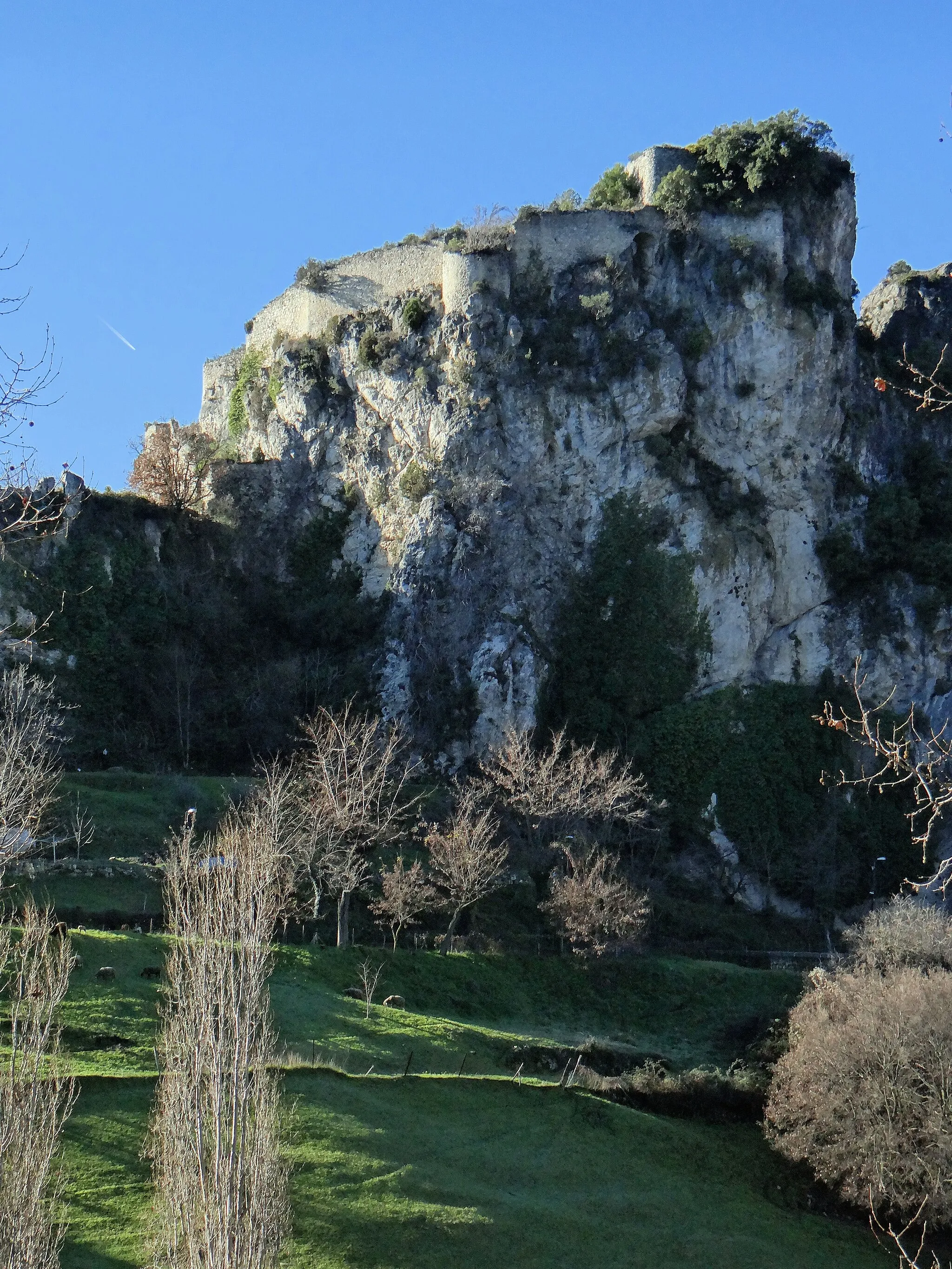 Photo showing: Château de Gilette - Face nord du château de l'Aiguille