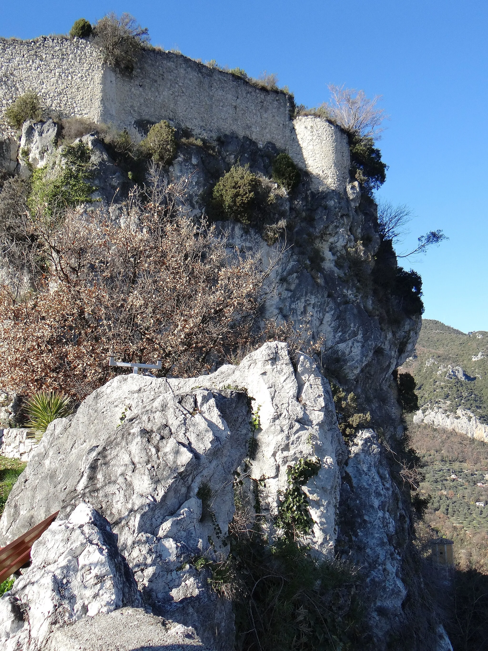 Photo showing: Château de Gilette - Côté nord du château