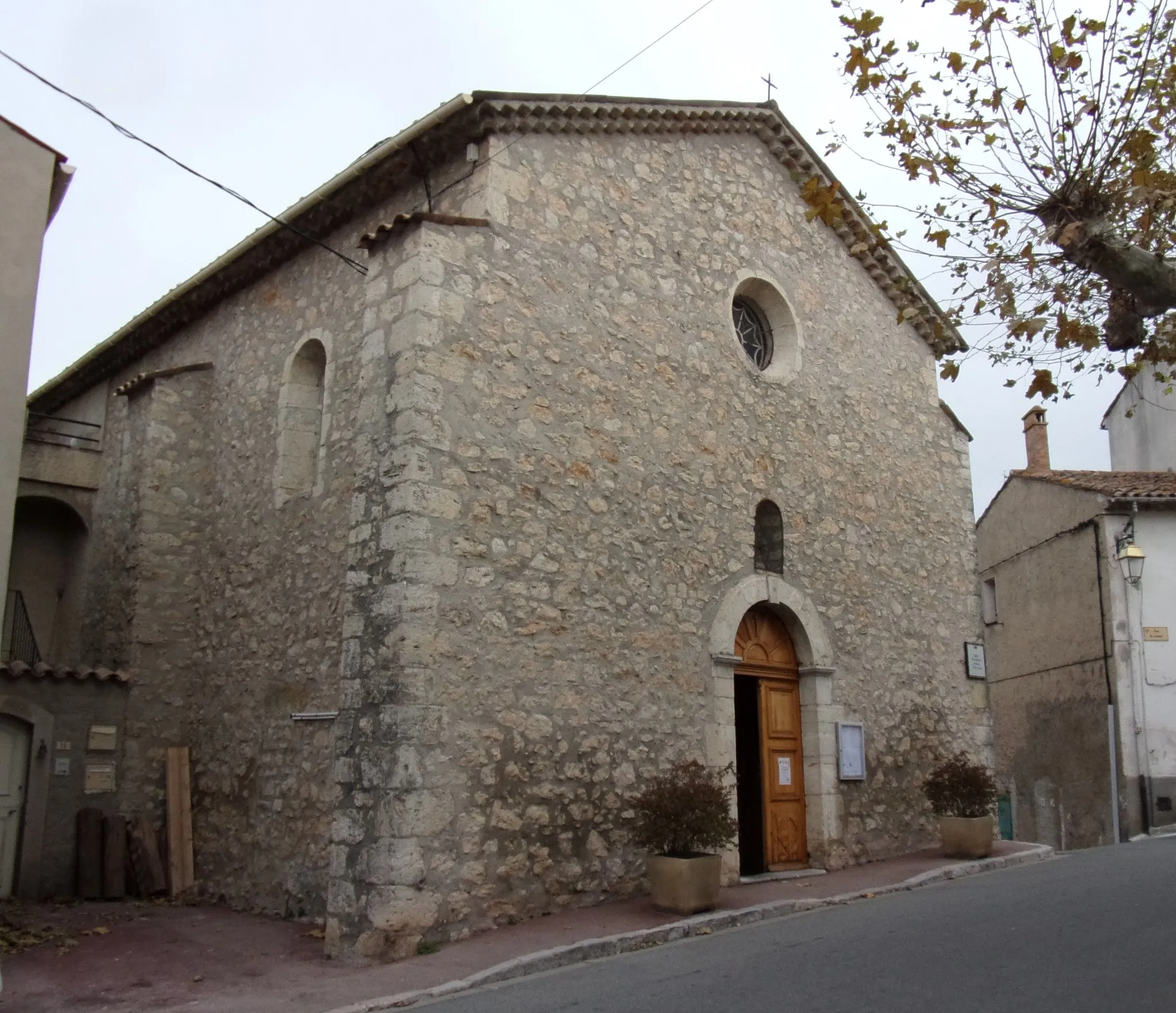 Photo showing: église de Saint-Paul-en-Forêt : façade