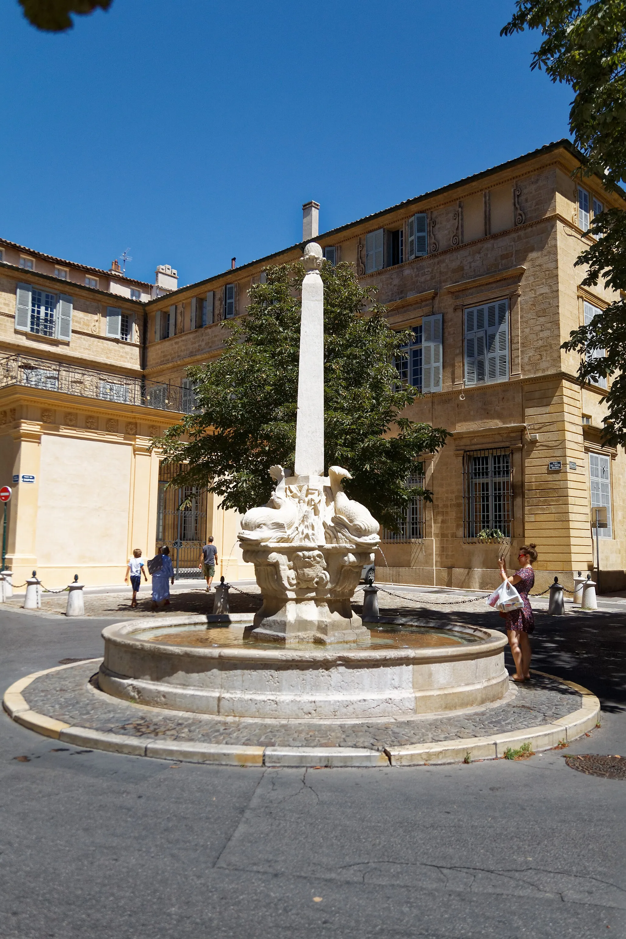 Photo showing: Fontaine des Quatre-Dauphins in Aix-en-Provence