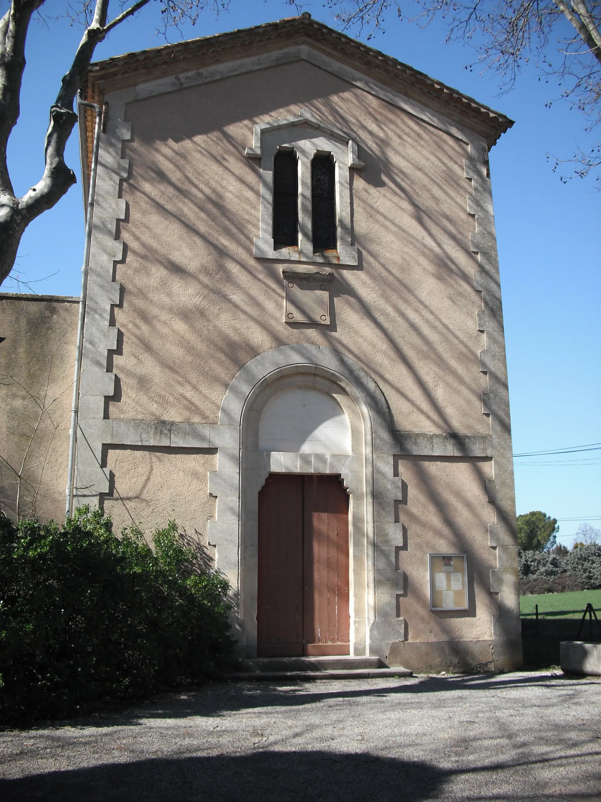Photo showing: Façade de l'église des Pinchinats (Aix-en-Provence)