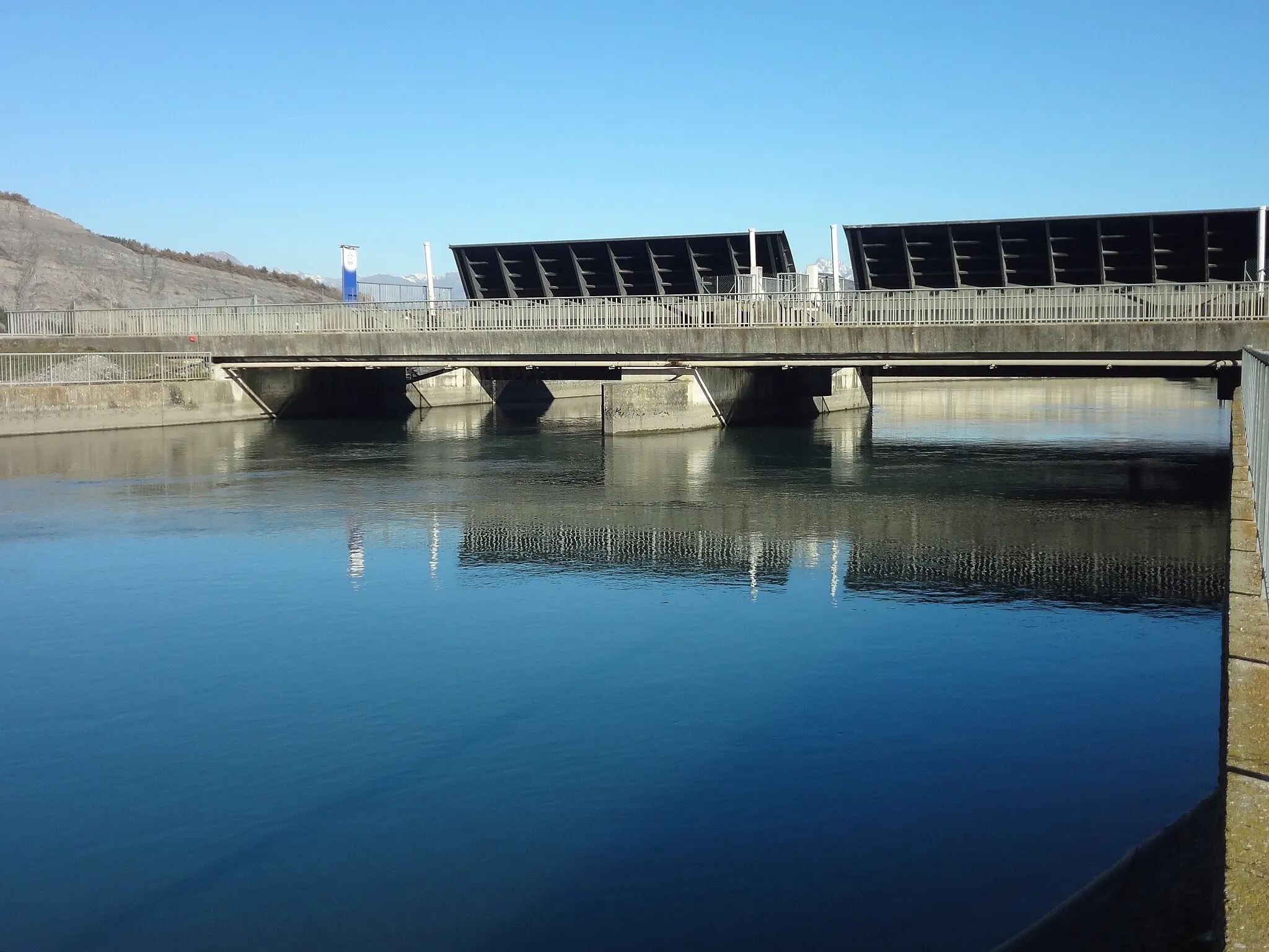 Photo showing: Barrage de La Saulce-Curbans, entonnement du canal EDF.